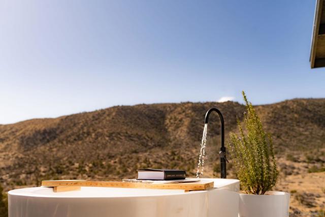 Pioneertown, California, 92268, United States, 2 Bedrooms Bedrooms, ,2 BathroomsBathrooms,Residential,For Sale,1990381