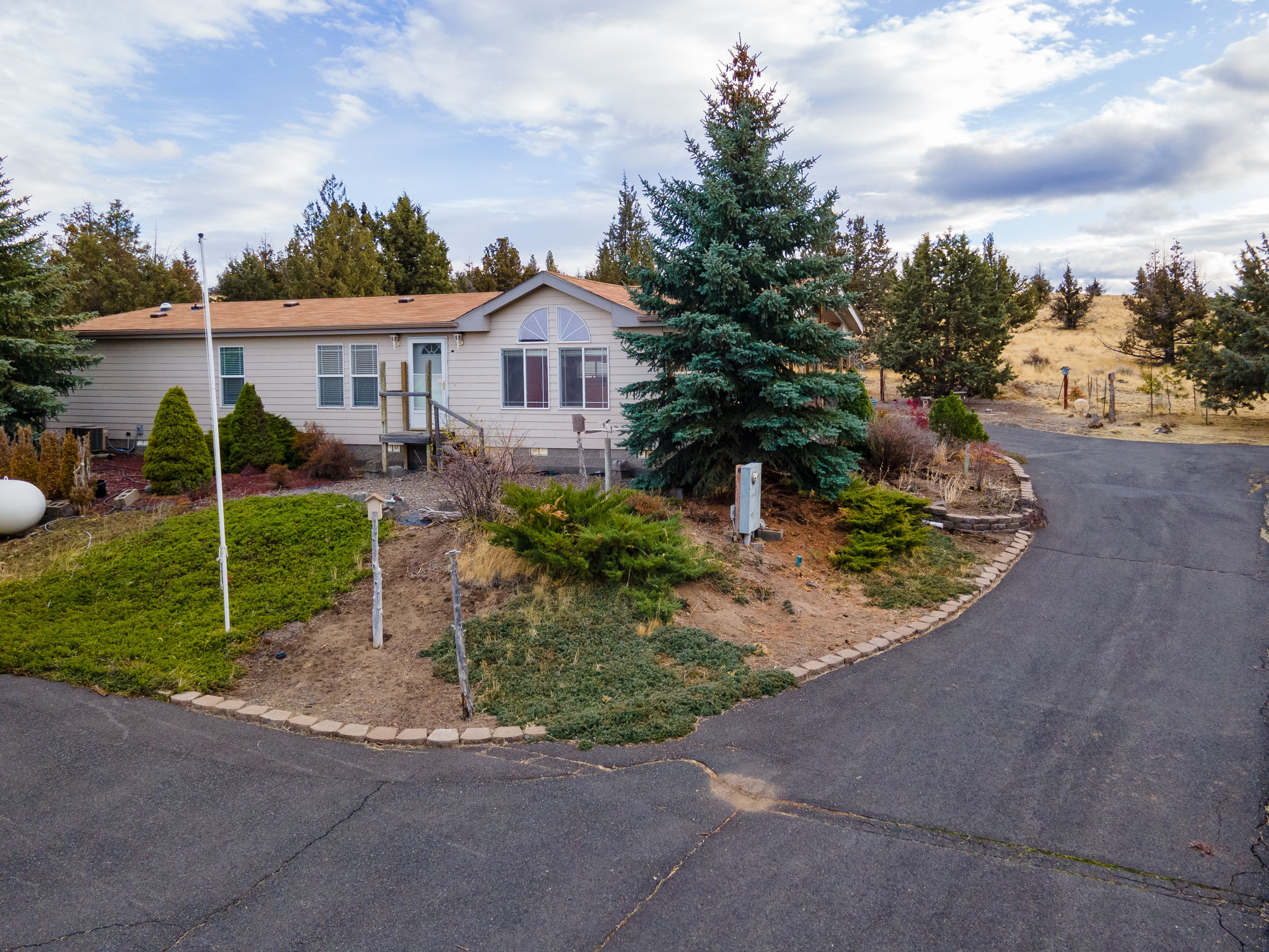 5459 SE Pawnee Lp., Prineville, Oregon, 97754, United States, 3 Bedrooms Bedrooms, ,2 BathroomsBathrooms,Residential,For Sale,5459 SE Pawnee Lp.,1658566