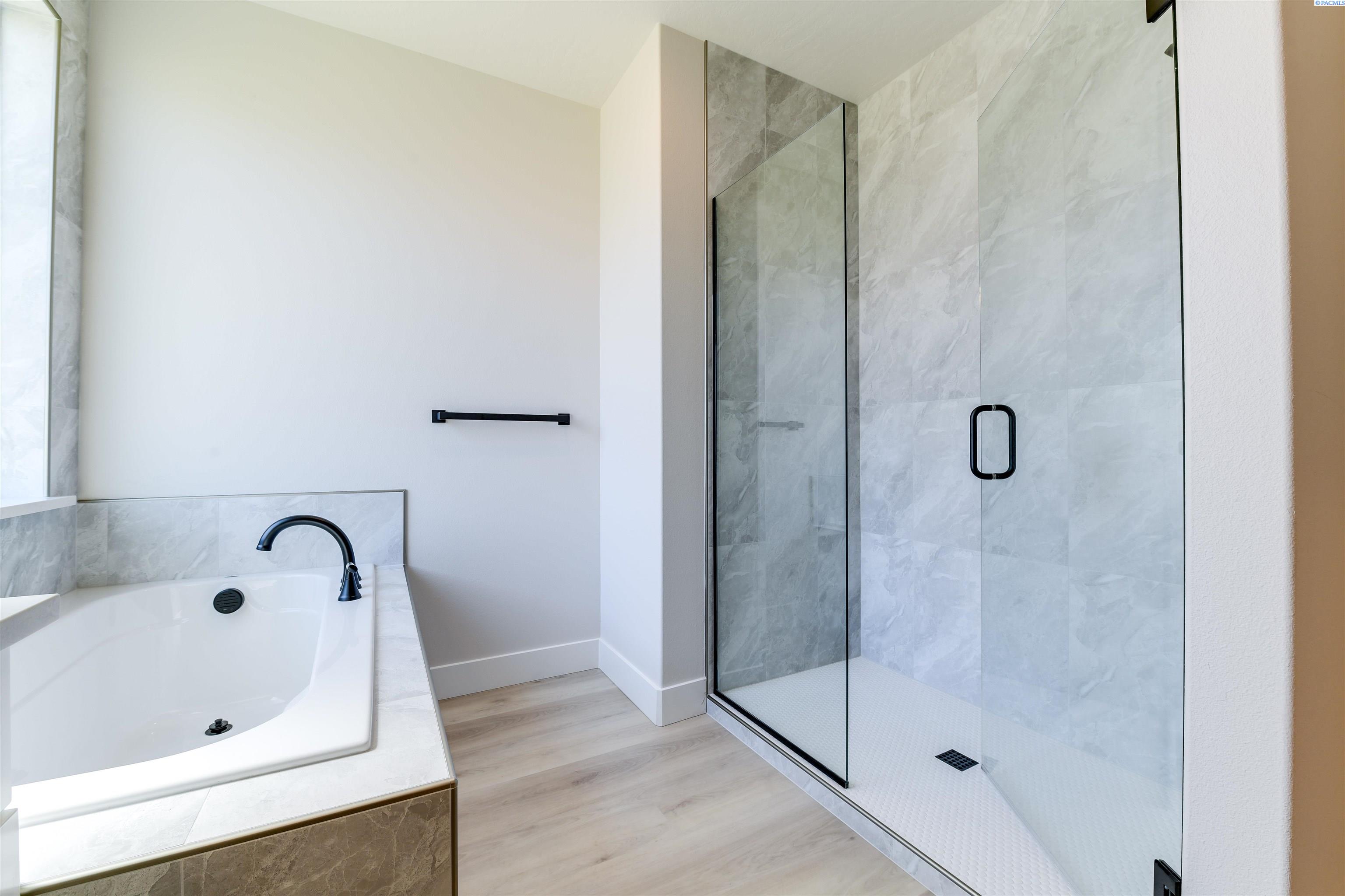 Richland, Washington, 99352, United States, 3 Bedrooms Bedrooms, ,2 BathroomsBathrooms,Residential,For Sale,1898474