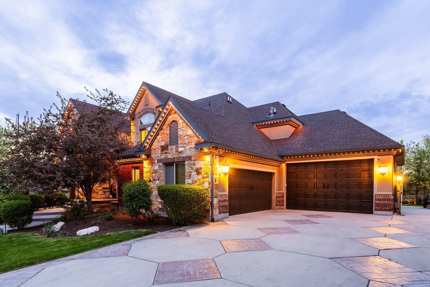  Custom 2-Story Parade Home with Dolphin Bolderscape Grotto Pool & 6 Car Garage - 物件實景