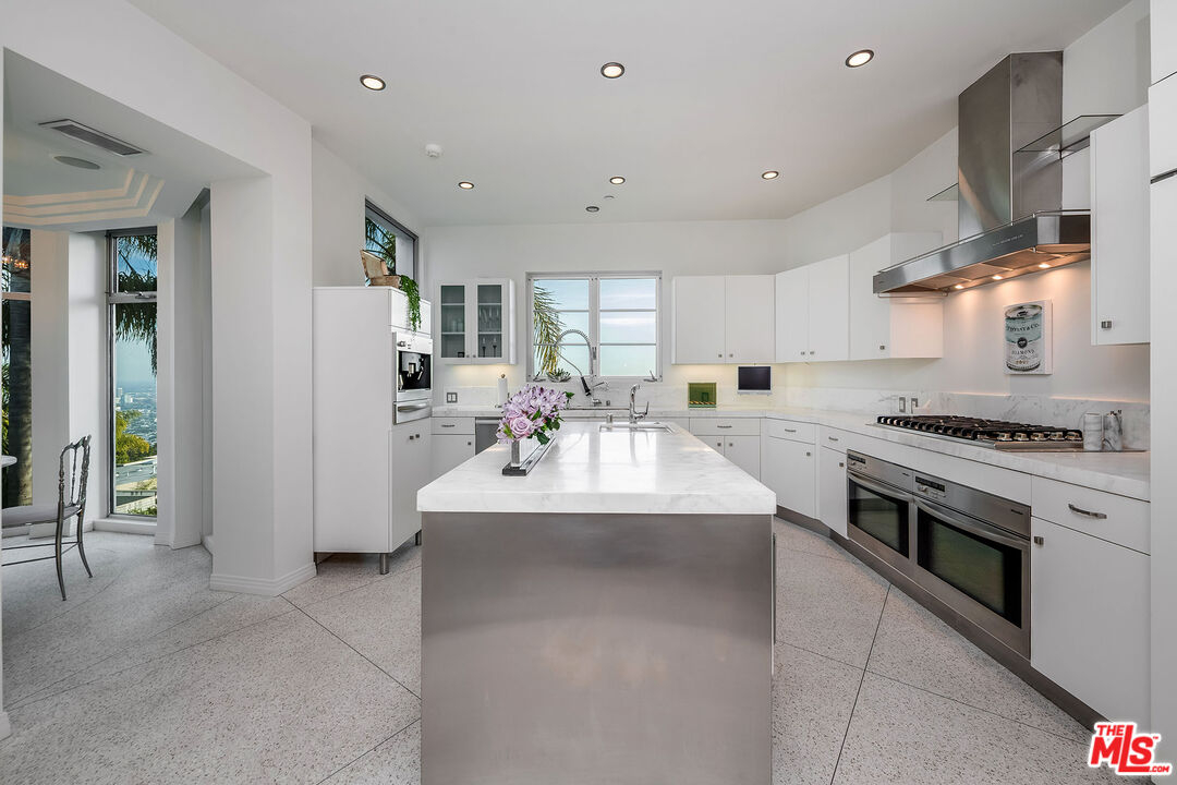 Los Angeles, California, 90069, United States, 3 Bedrooms Bedrooms, ,6 BathroomsBathrooms,Residential,For Sale,1731707