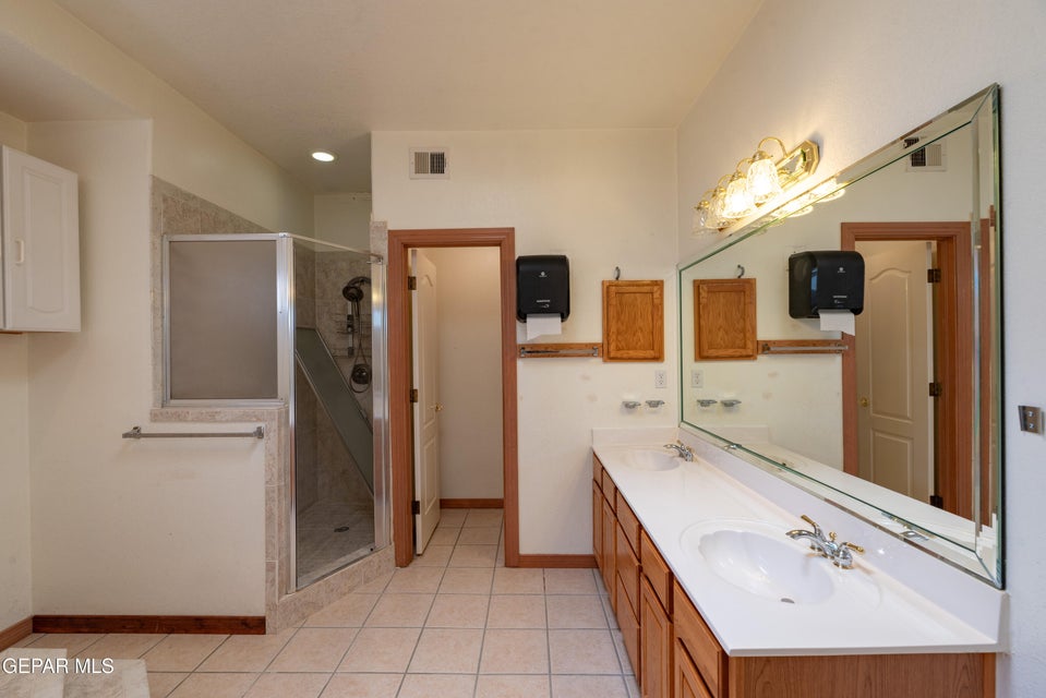 El Paso, Texas, 79934, United States, 4 Bedrooms Bedrooms, ,4 BathroomsBathrooms,Residential,For Sale,1978483