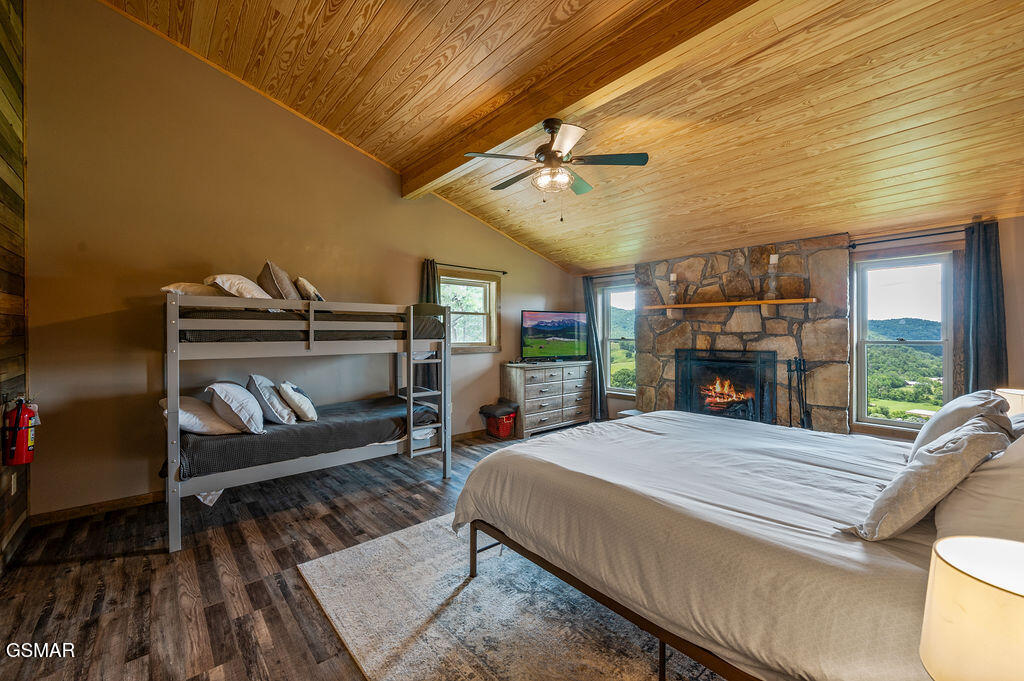 Sevierville, Tennessee, 37876, United States, 4 Bedrooms Bedrooms, ,6 BathroomsBathrooms,Residential,For Sale,2008845