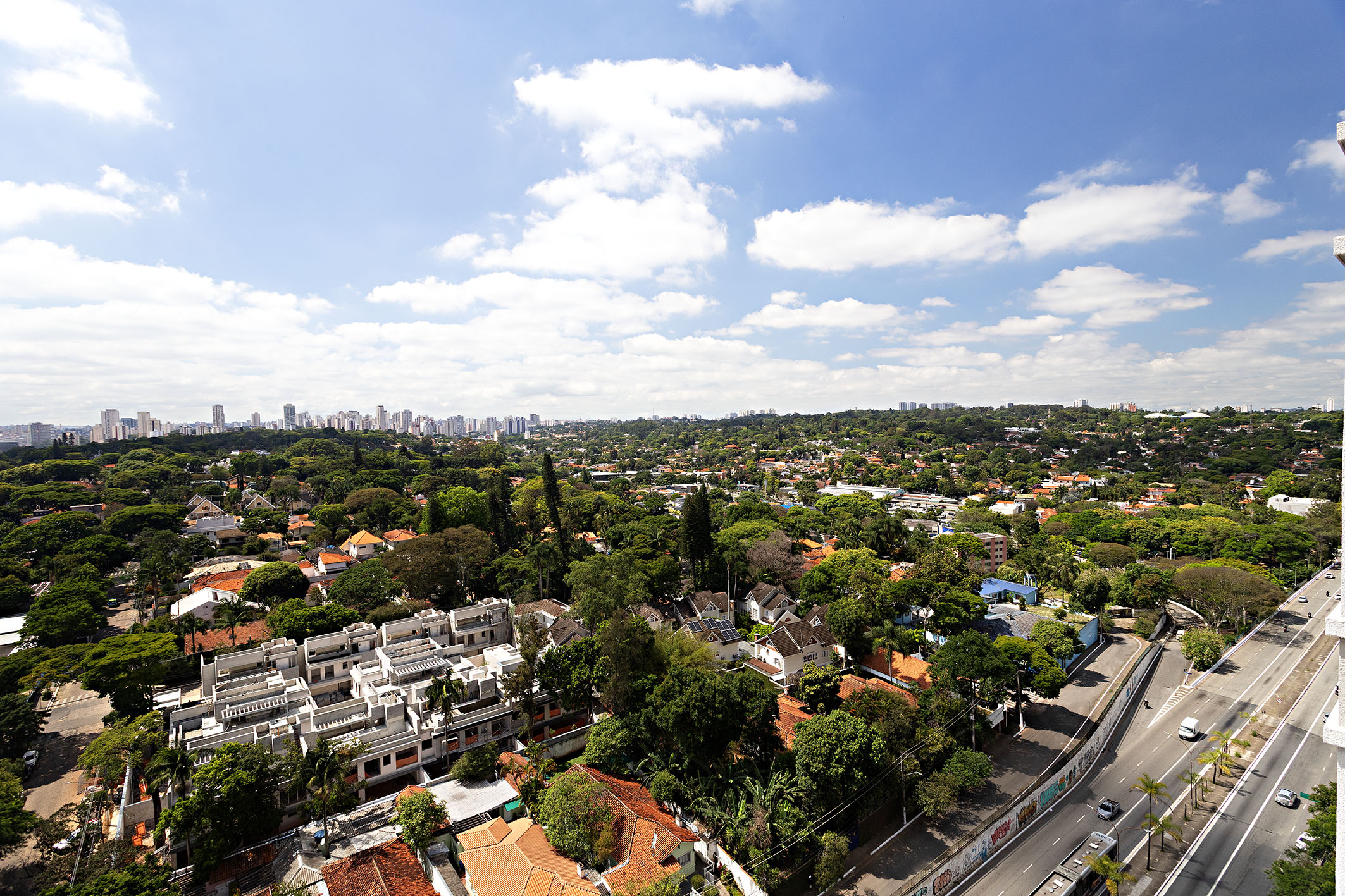  Apartment with permanent green views and tailored interior finishes - 物件實景