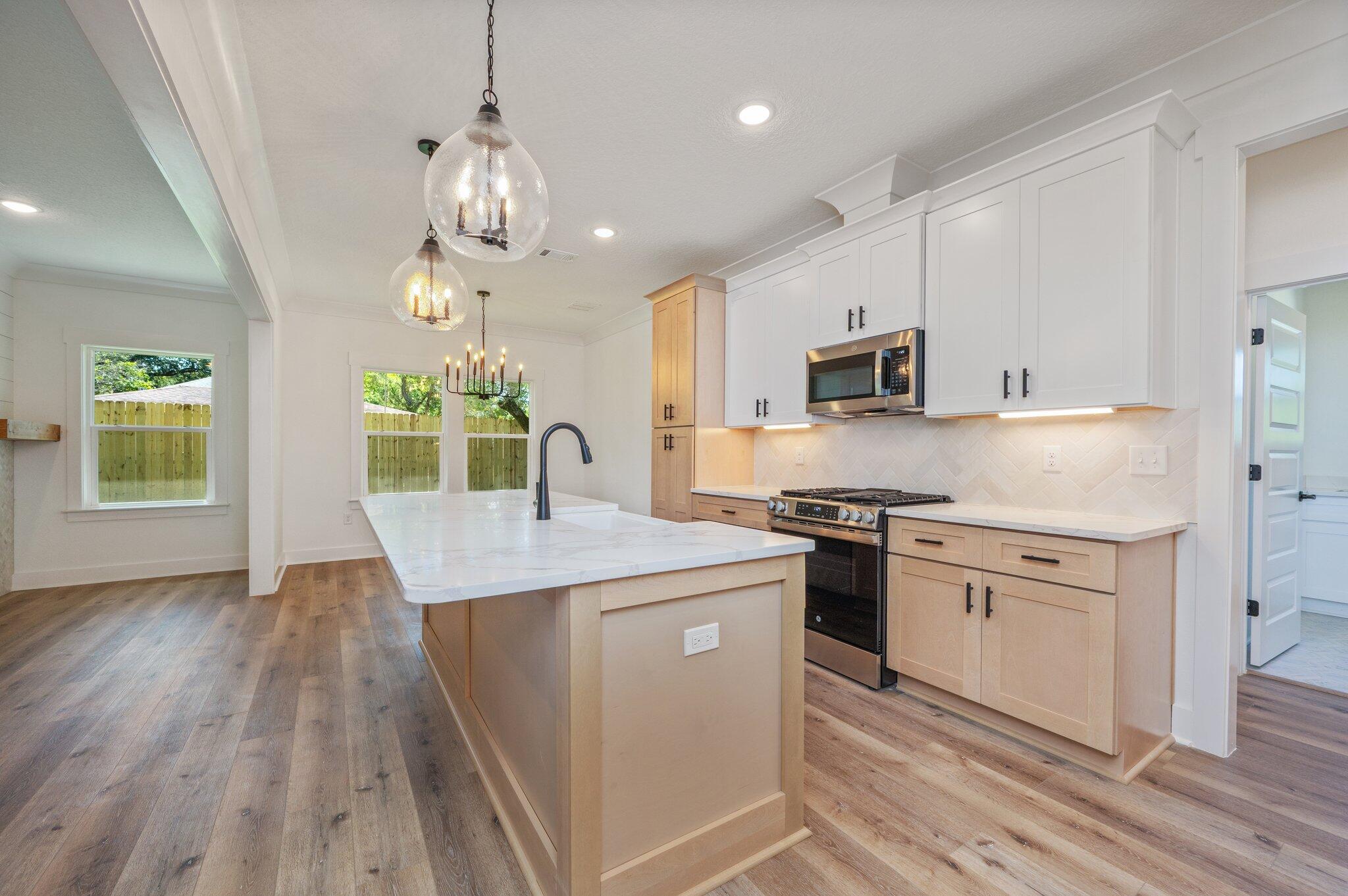 Fort Walton Beach, Florida, 32548, United States, 6 Bedrooms Bedrooms, ,3 BathroomsBathrooms,Residential,For Sale,1890001
