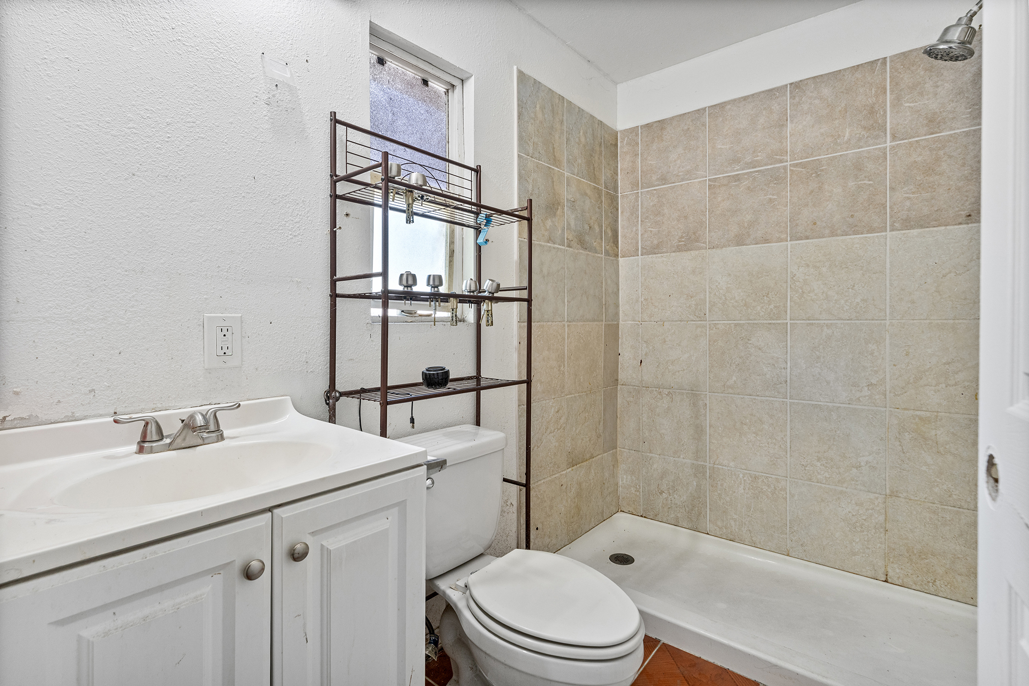 San Bernardino, California, 92404, United States, 4 Bedrooms Bedrooms, ,2 BathroomsBathrooms,Residential,For Sale,1934964