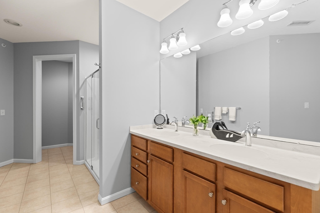 Braintree, Massachusetts, 02184, United States, 2 Bedrooms Bedrooms, ,2 BathroomsBathrooms,Residential,For Sale,1938636