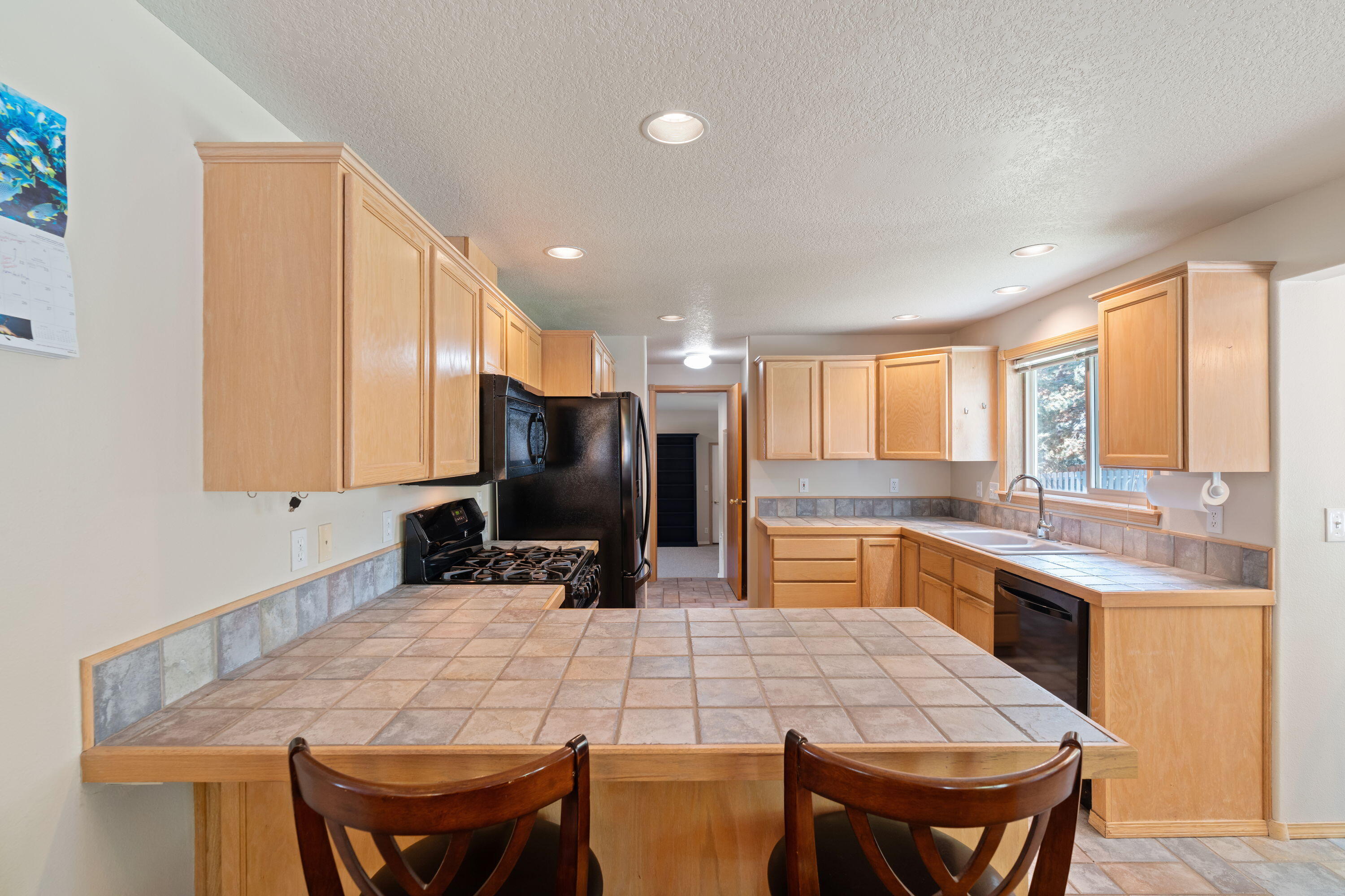Redmond, Oregon, 97756, United States, 3 Bedrooms Bedrooms, ,4 BathroomsBathrooms,Residential,For Sale,1856956