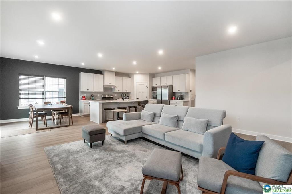 Catasauqua, Pennsylvania, 18032, United States, 5 Bedrooms Bedrooms, ,5 BathroomsBathrooms,Residential,For Sale,2008861