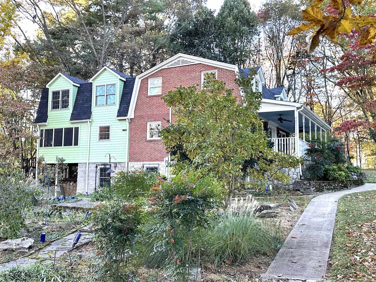 Bowling Green, Kentucky, 42103, United States, 4 Bedrooms Bedrooms, ,5 BathroomsBathrooms,Residential,For Sale,1991633