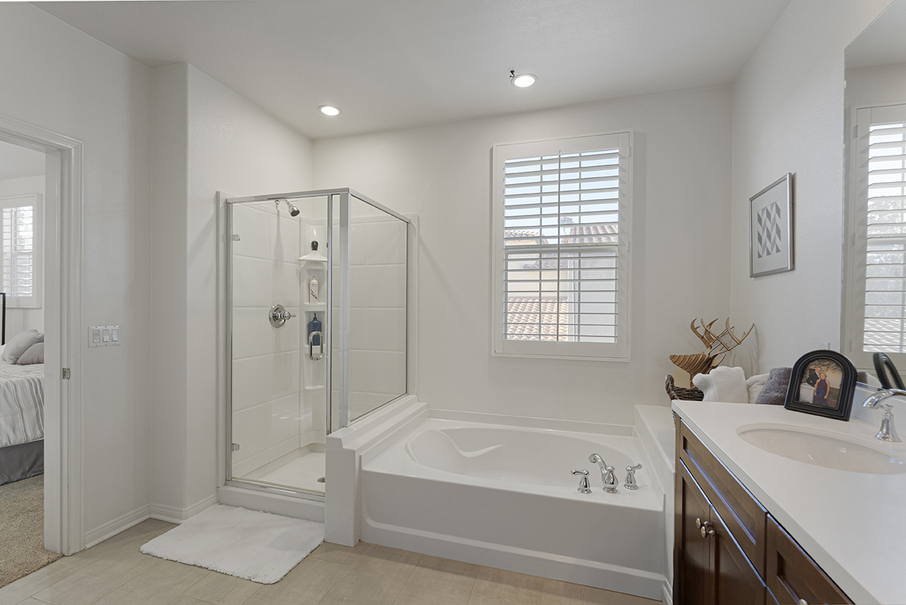 Ontario, California, 91761, United States, 2 Bedrooms Bedrooms, ,2 BathroomsBathrooms,Residential,For Sale,1928466