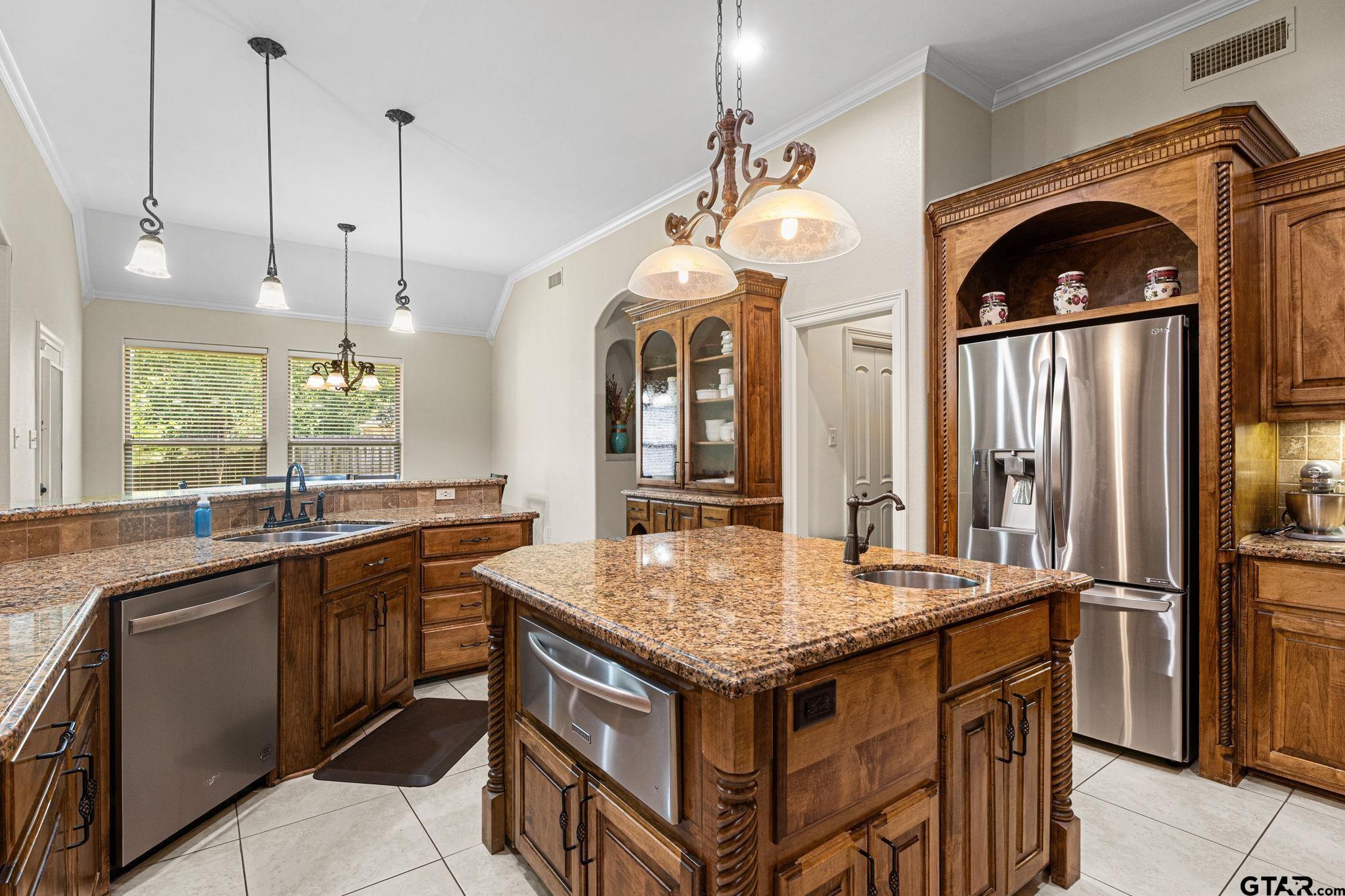 Tyler, Texas, 75703, United States, 4 Bedrooms Bedrooms, ,6 BathroomsBathrooms,Residential,For Sale,1818299