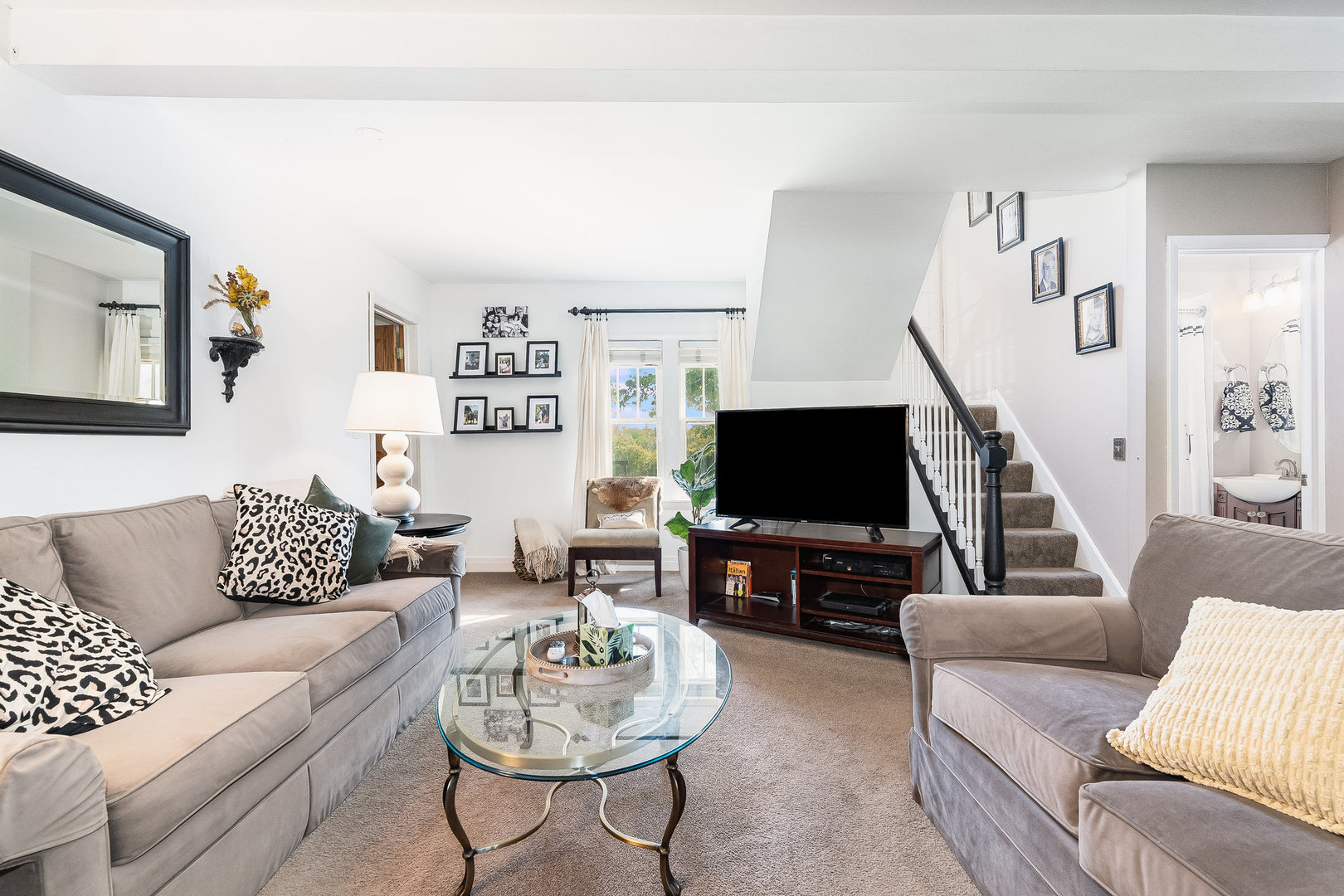 Naperville, Illinois, 60563, United States, 3 Bedrooms Bedrooms, ,3 BathroomsBathrooms,Residential,For Sale,1982481