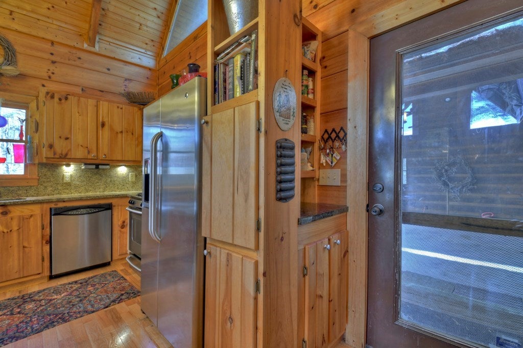 Blue Ridge, Georgia, 30513, United States, 5 Bedrooms Bedrooms, ,3 BathroomsBathrooms,Residential,For Sale,1859045
