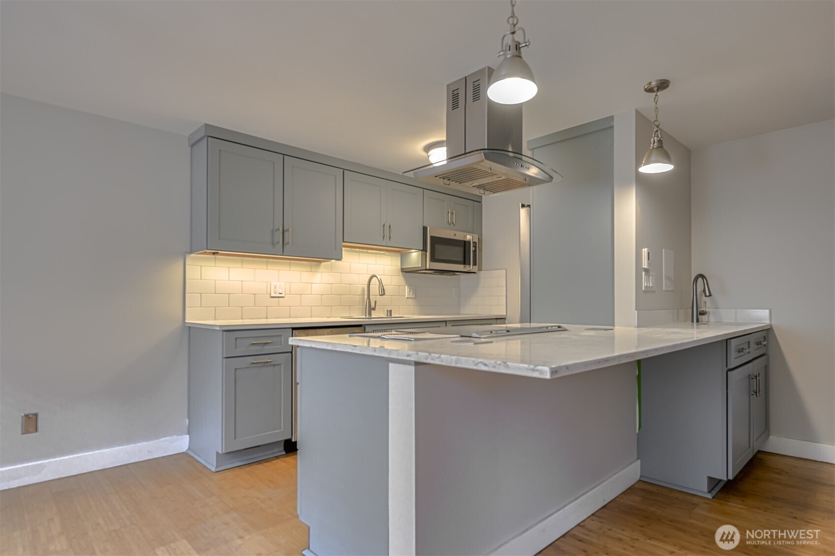 Redmond, Washington, 98052, United States, 2 Bedrooms Bedrooms, ,1 BathroomBathrooms,Residential,For Sale,1897825