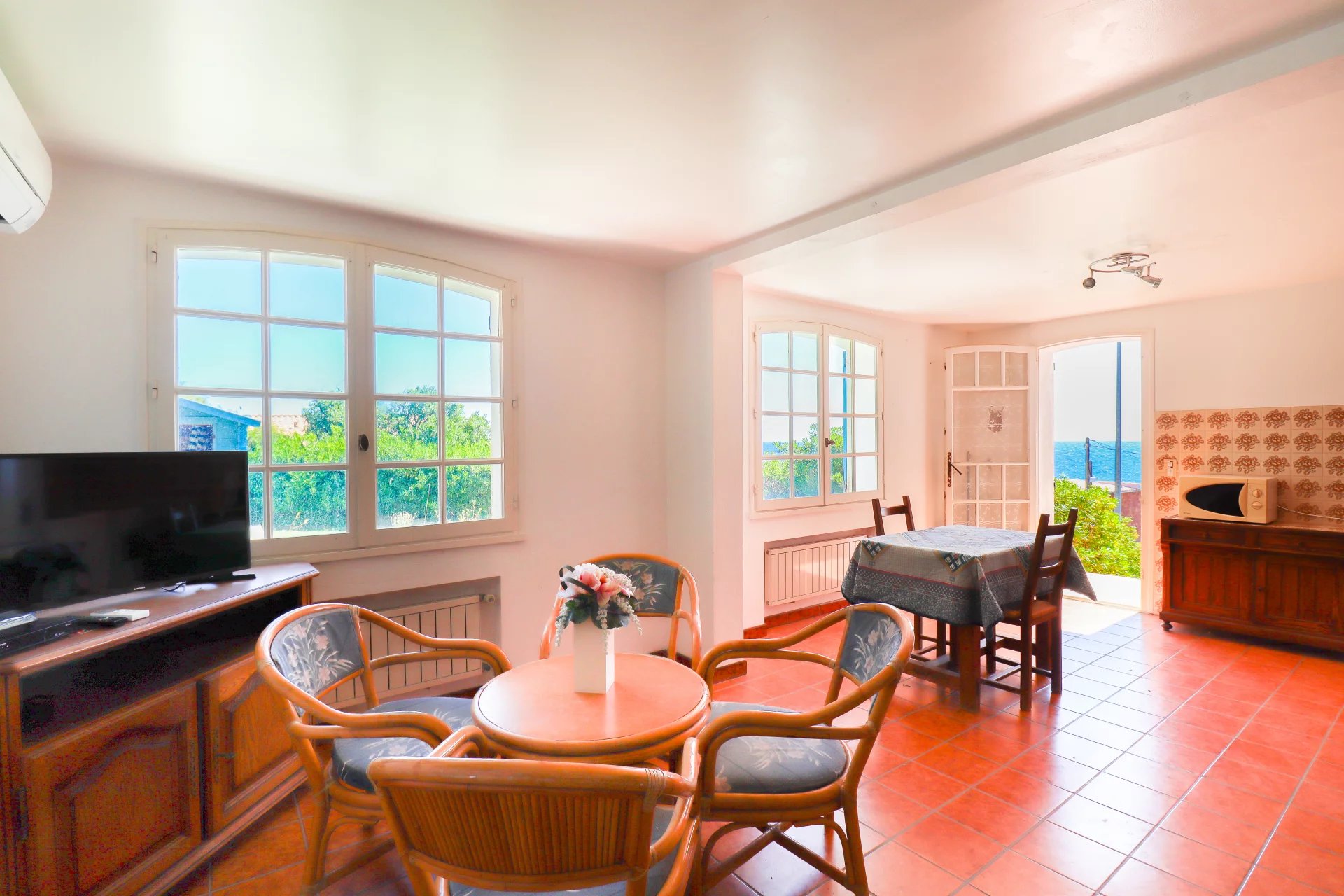 Saint-Raphaël, Provence-Alpes-Côte d’Azur, 83700, FR, 5 Bedrooms Bedrooms, ,4 BathroomsBathrooms,Residential,For Sale,1994600