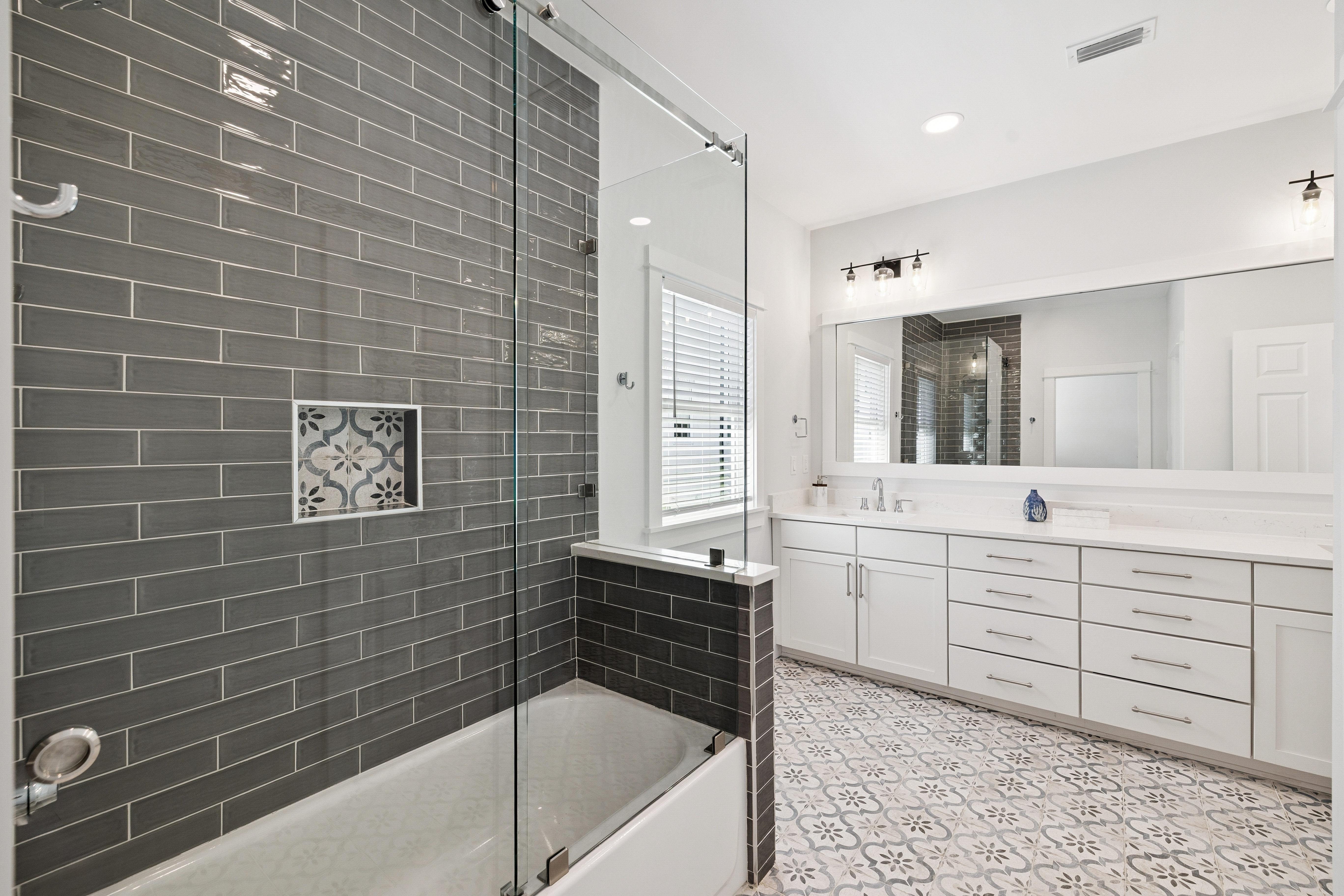  Completely Renovated Home On Half-Acre Lot Near Gulf Place - 物件實景