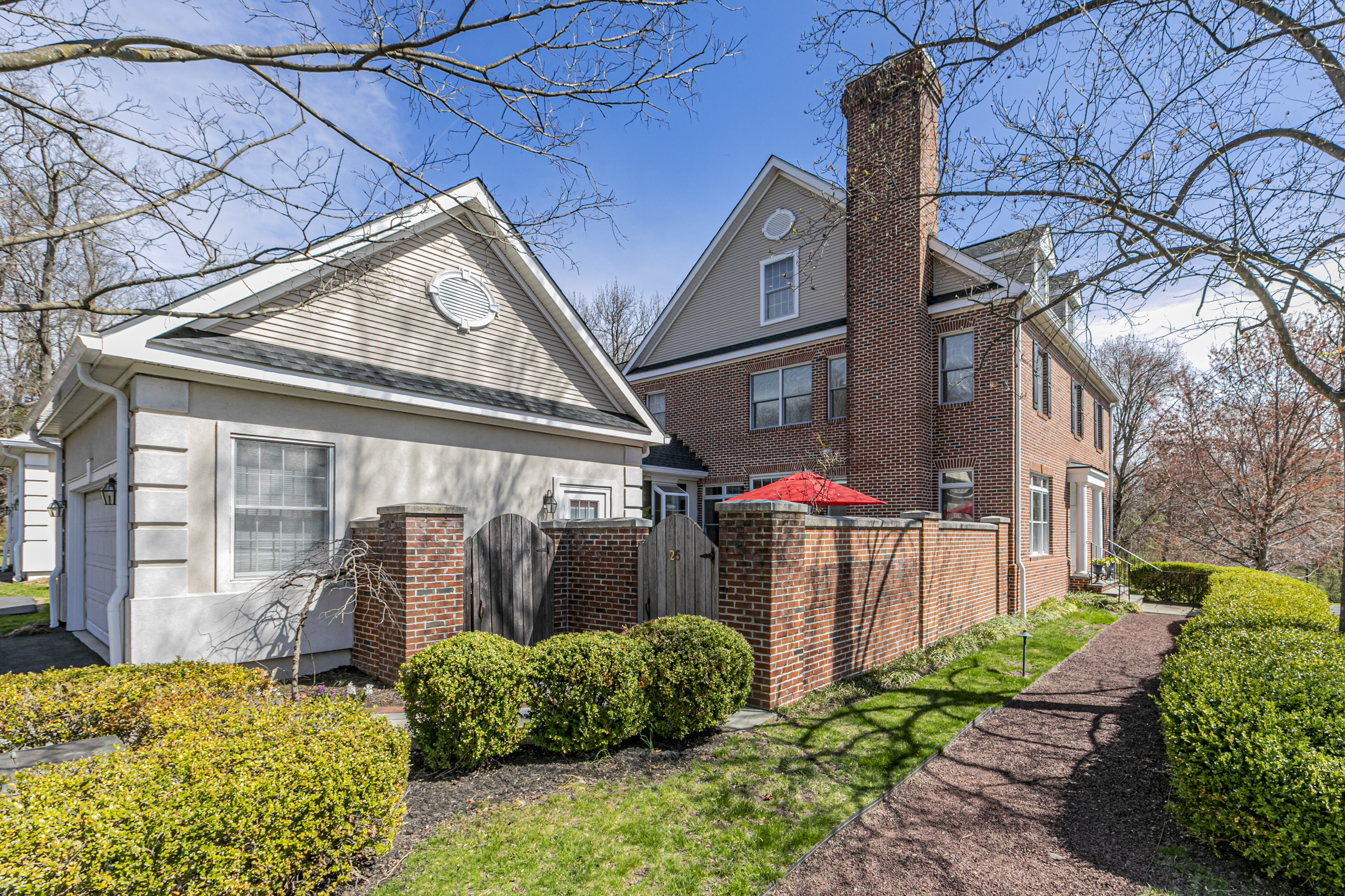  Exceptional Design and Thoughtful Updates in a Rare Governors Lane Offering - 物件實景