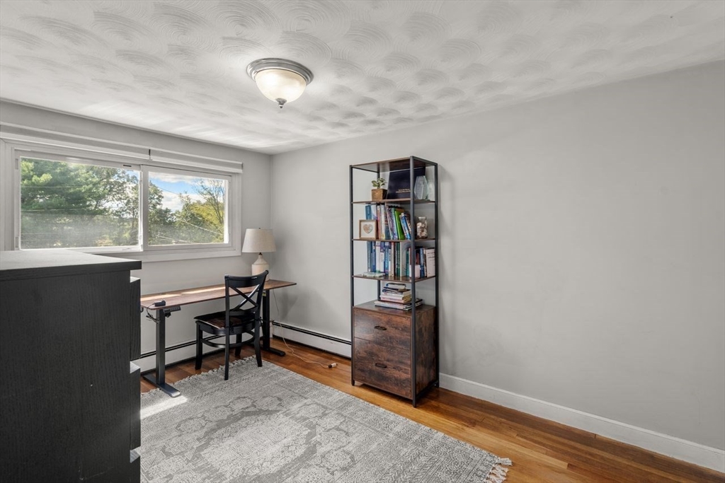 Waltham, Massachusetts, 02453, United States, 3 Bedrooms Bedrooms, ,2 BathroomsBathrooms,Residential,For Sale,1939650