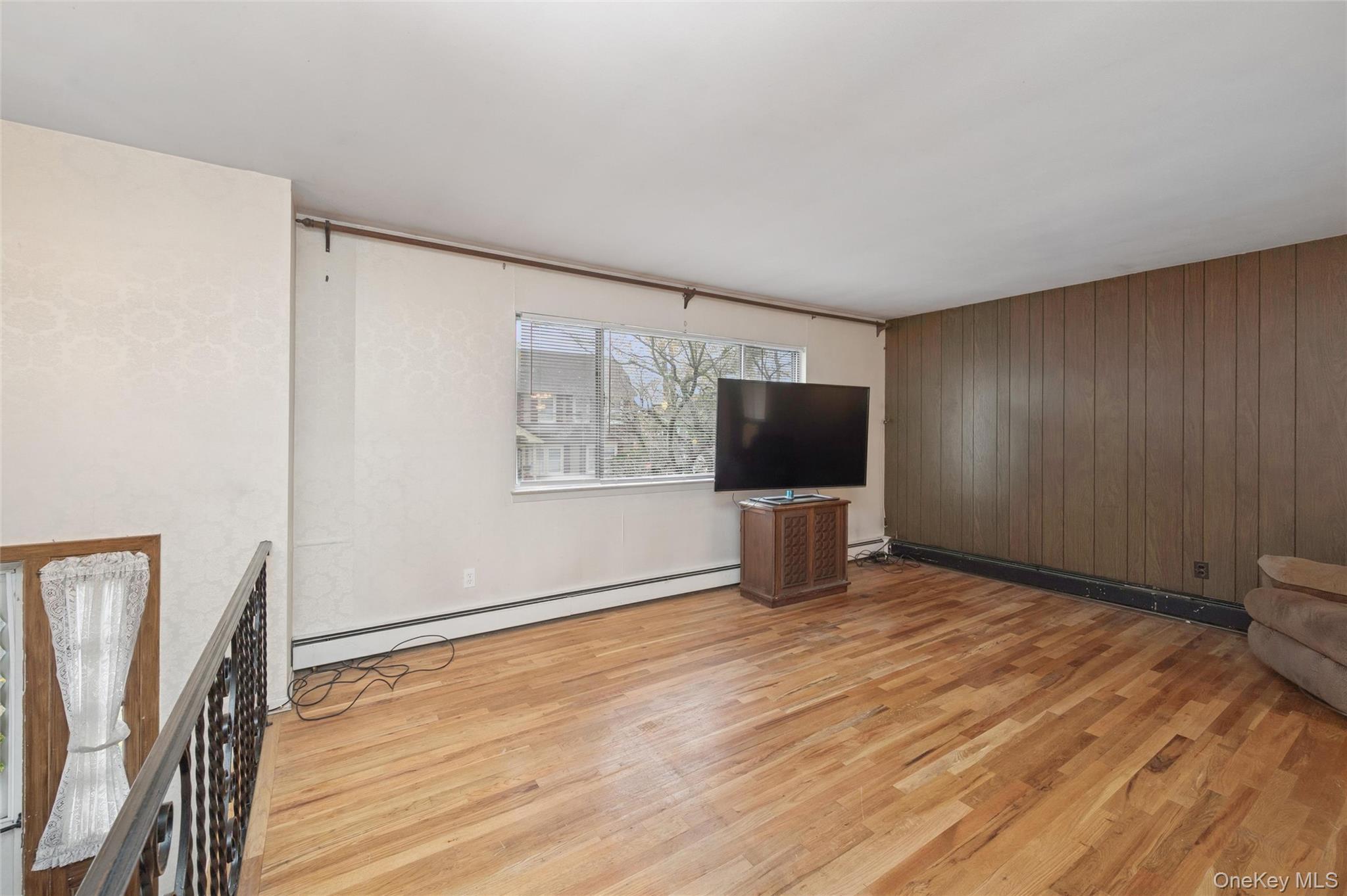 Hicksville, New York, 11801, United States, 4 Bedrooms Bedrooms, ,2 BathroomsBathrooms,Residential,For Sale,1990938