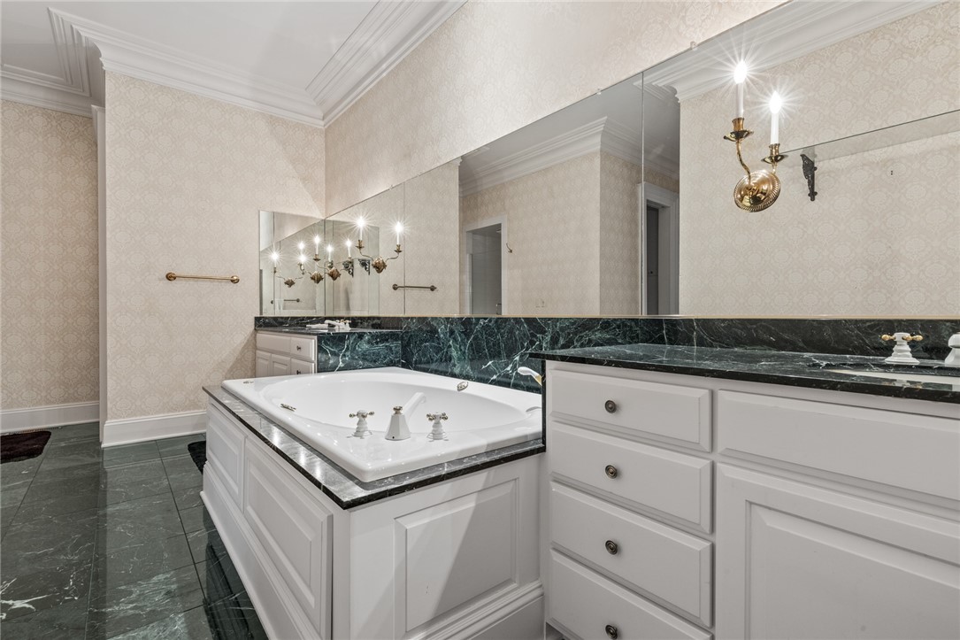 Harrison, Arkansas, 72601, United States, 4 Bedrooms Bedrooms, ,5 BathroomsBathrooms,Residential,For Sale,1989365