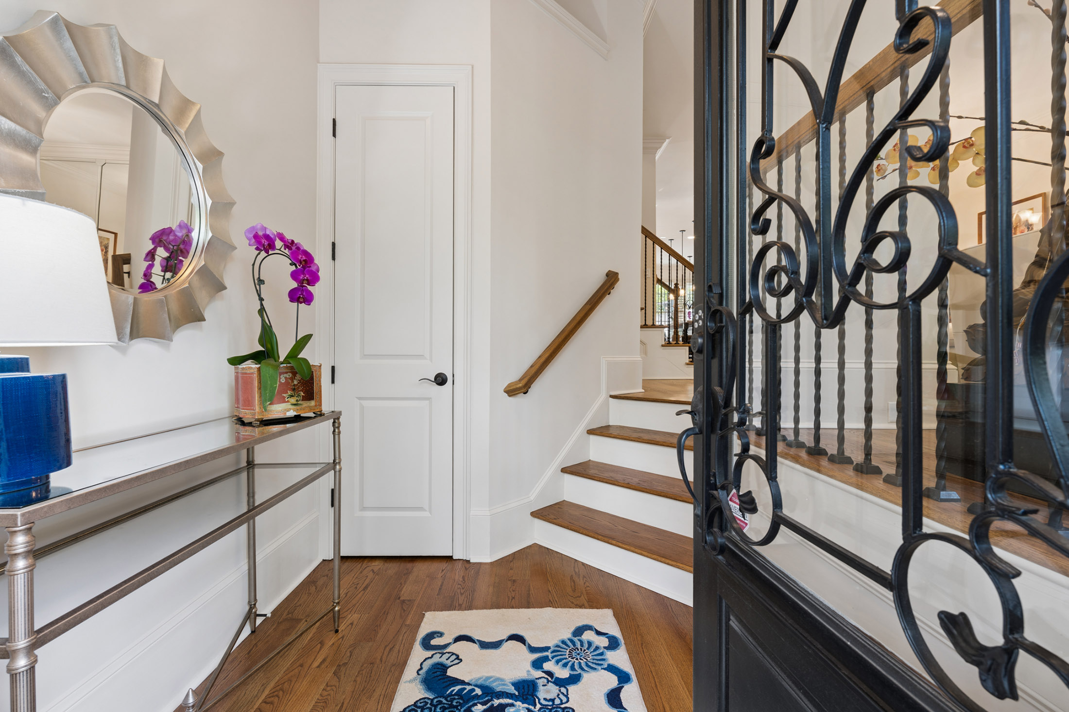  Four Level Brick Townhome with Private Elevator in Gated One Ivy Walk - 物件實景