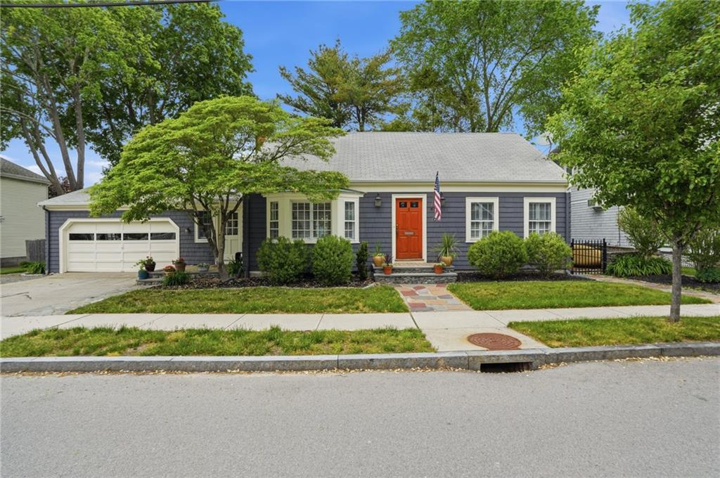 Warren, Rhode Island, 02885, United States, 2 Bedrooms Bedrooms, ,3 BathroomsBathrooms,Residential,For Sale,2048130