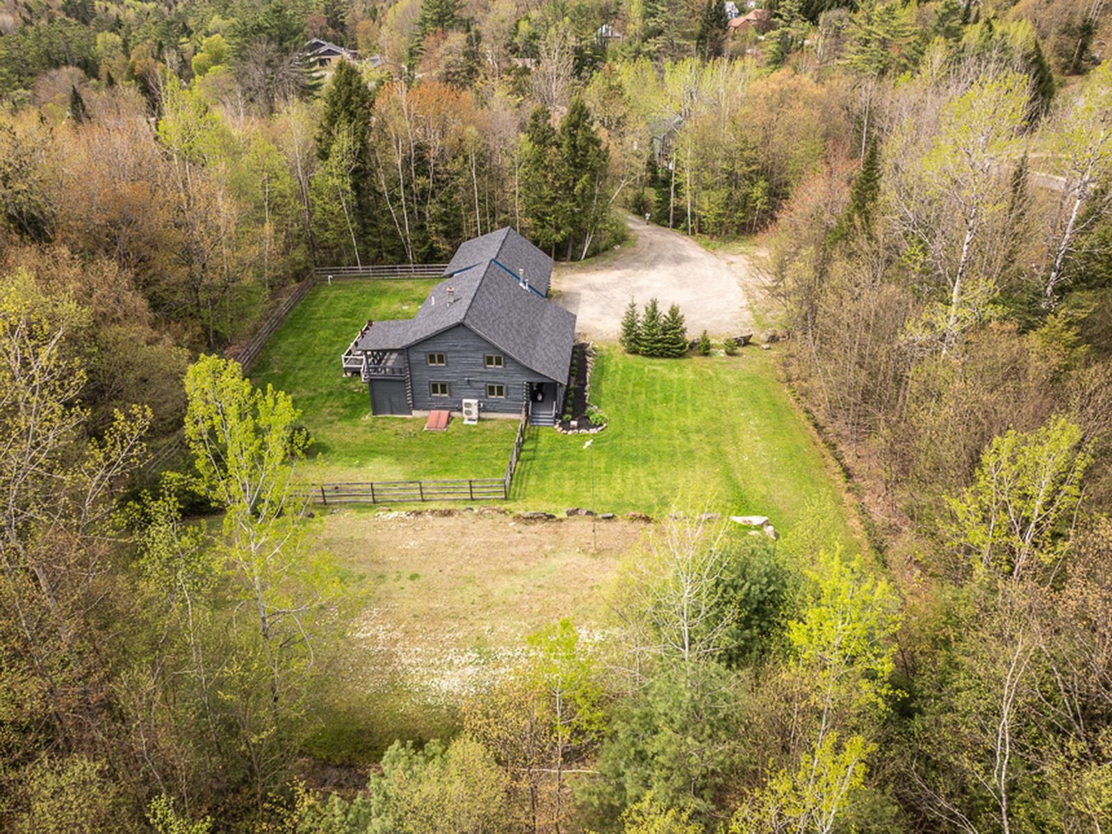 Littleton, New Hampshire, 03561, United States, 5 Bedrooms Bedrooms, ,2 BathroomsBathrooms,Residential,For Sale,1820898