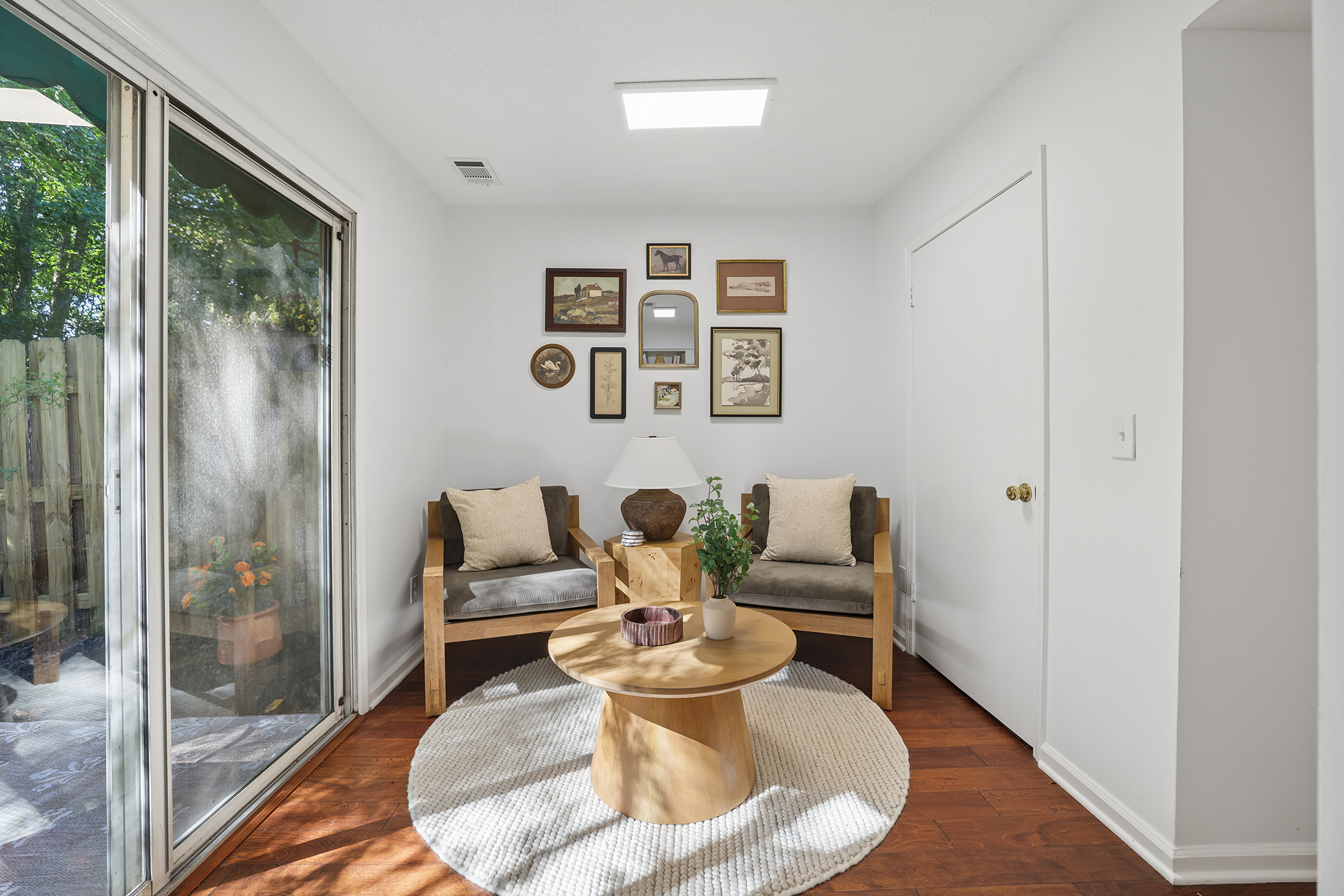 Designer Finishes, Abundant Natural Light and Outstanding Storage - 物件實景