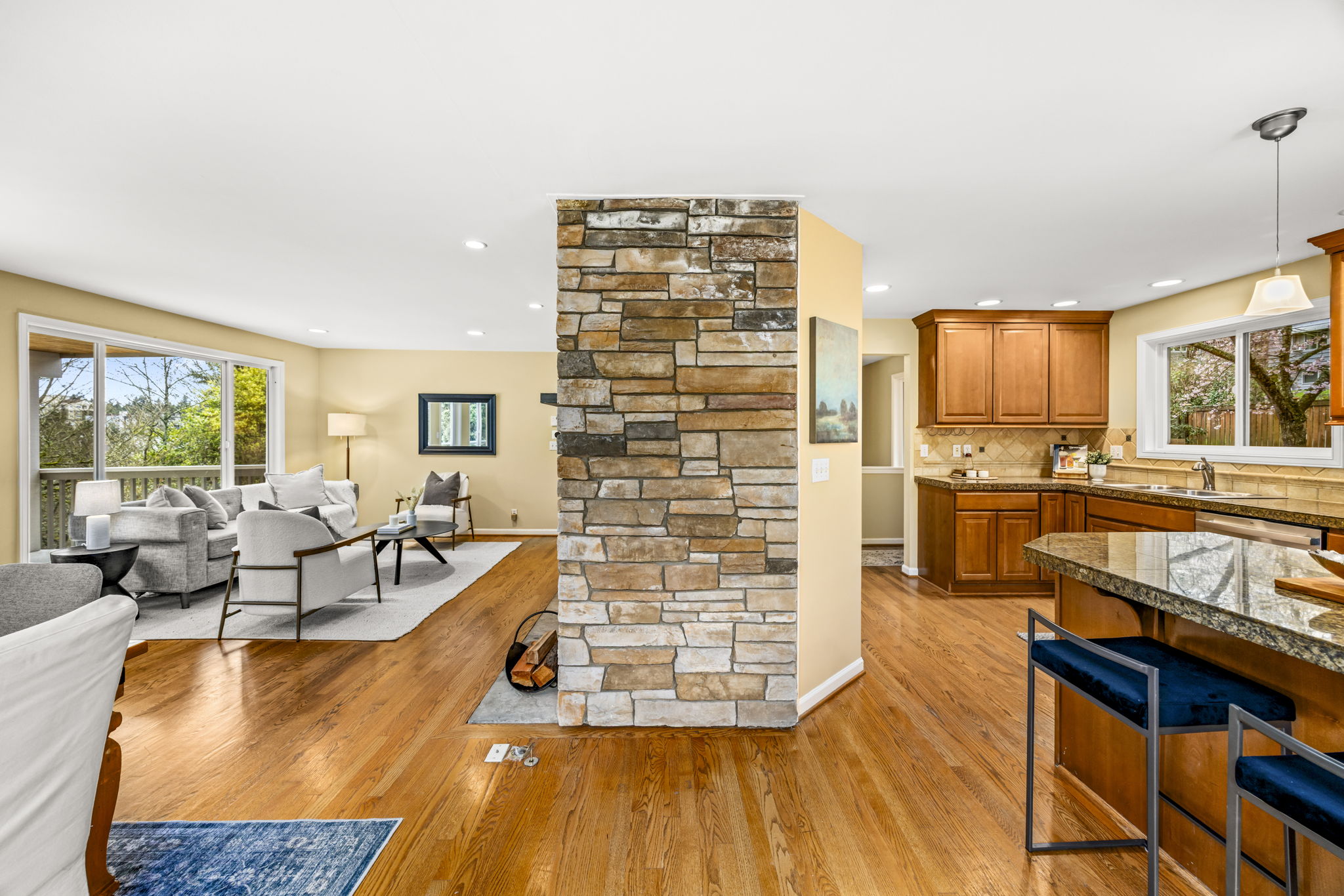  231 105th Ave SE, Bellevue, WA 98004 - 物件實景