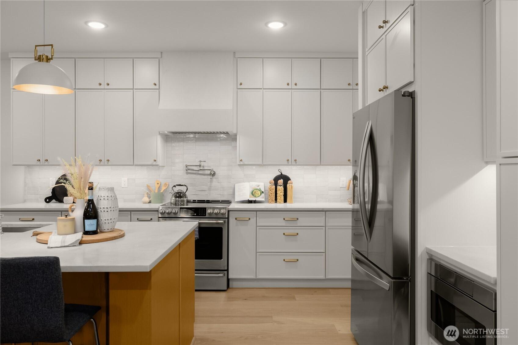 BELLEVUE, Washington, 98006, United States, 3 Bedrooms Bedrooms, ,3 BathroomsBathrooms,Residential,For Sale,1999825