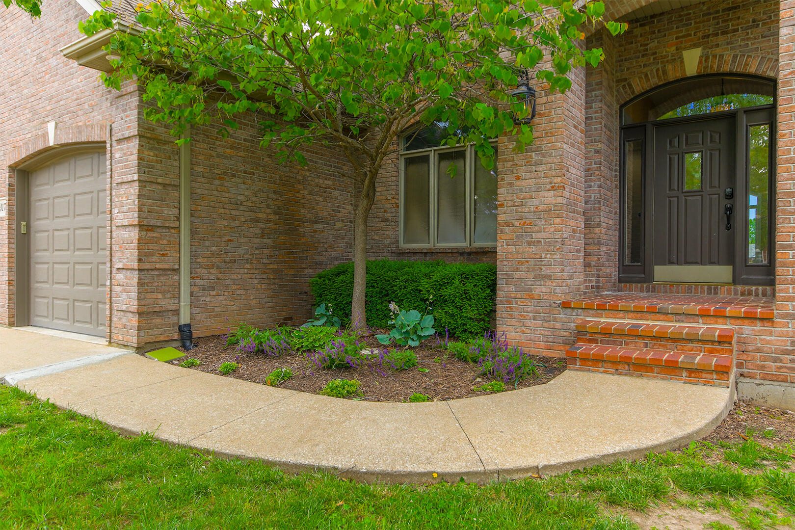 COLUMBIA, Missouri, 65203, United States, 5 Bedrooms Bedrooms, ,4 BathroomsBathrooms,Residential,For Sale,1934961