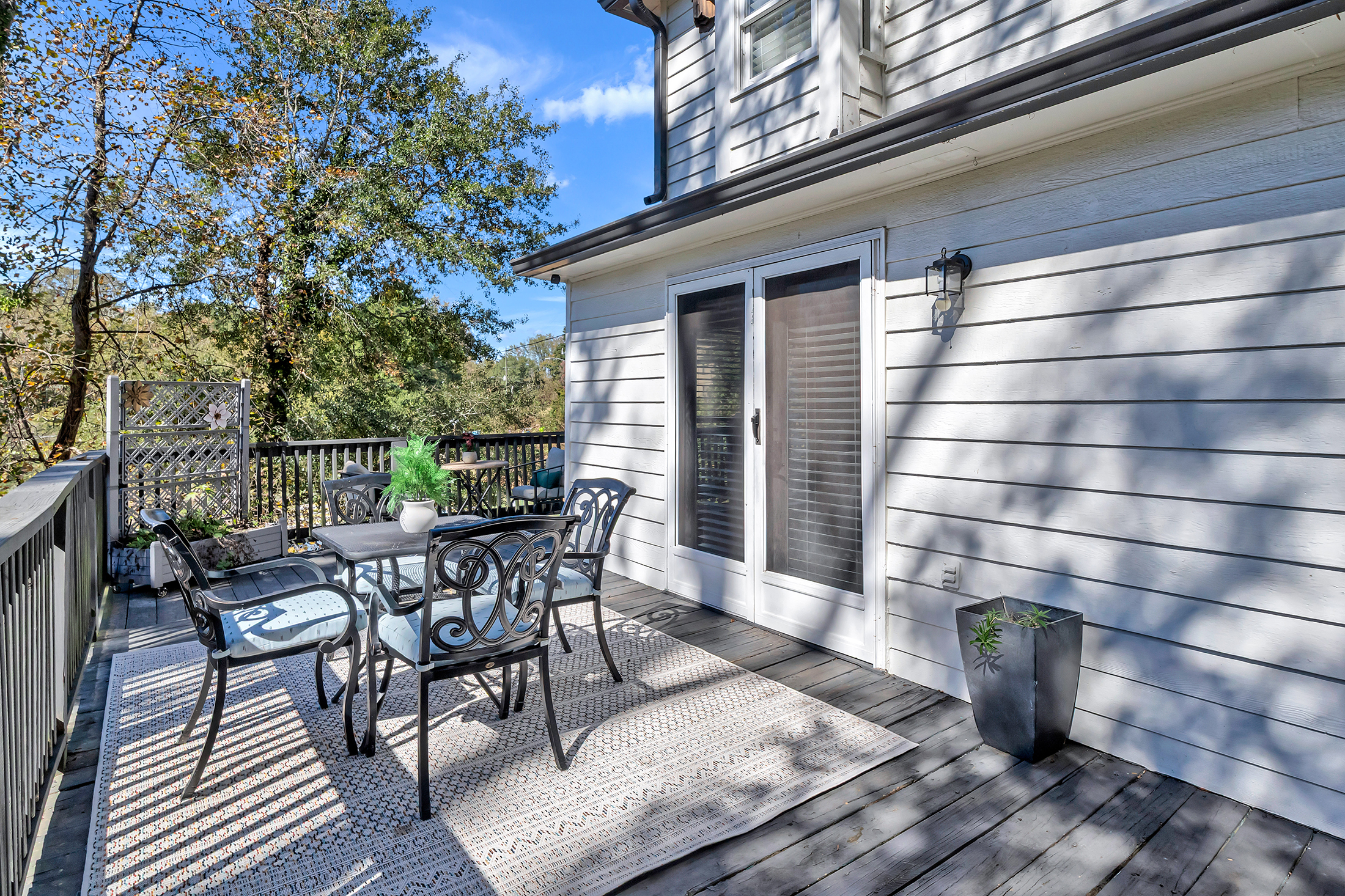  Classic Southern Charm and a Welcoming Wraparound Porch - 物件實景