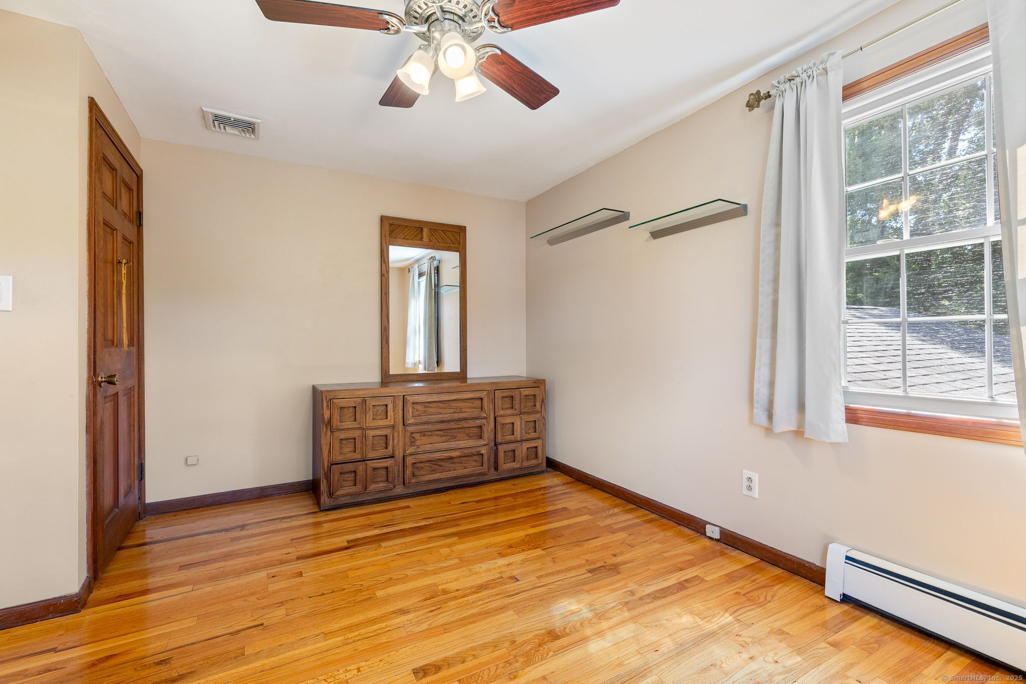 North Haven, Connecticut, 06473, United States, 5 Bedrooms Bedrooms, ,3 BathroomsBathrooms,Residential,For Sale,1956553