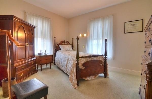 Quincy, Massachusetts, 02169, United States, 4 Bedrooms Bedrooms, ,2 BathroomsBathrooms,Residential,For Sale,1942556