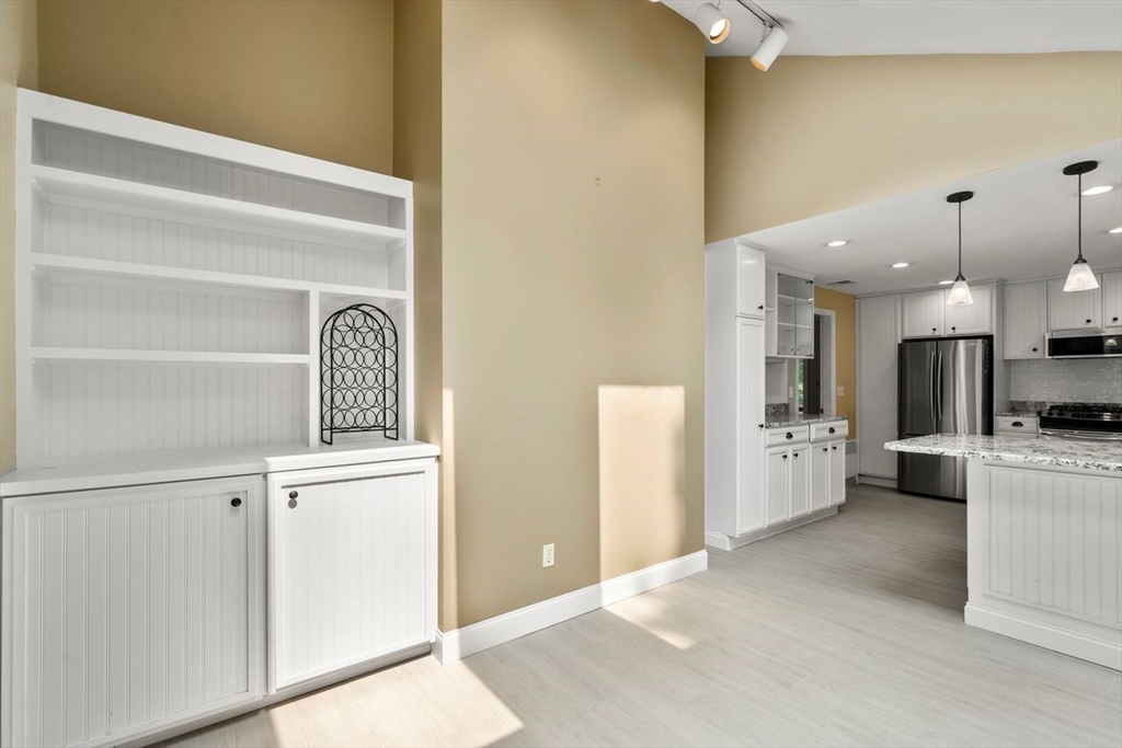 Chelmsford, Massachusetts, 01824, United States, 3 Bedrooms Bedrooms, ,2 BathroomsBathrooms,Residential,For Sale,1927111