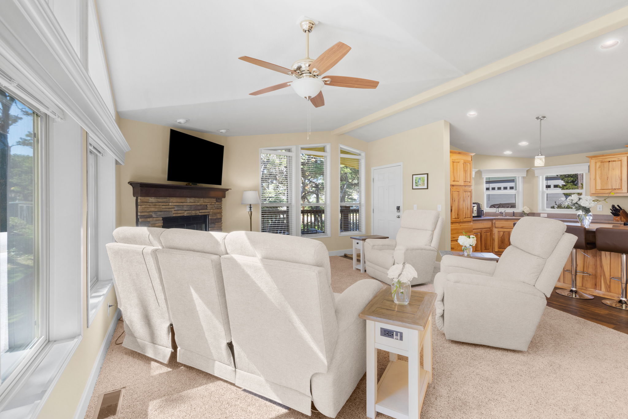 Cloverdale, Oregon, 97135, United States, 2 Bedrooms Bedrooms, ,2 BathroomsBathrooms,Residential,For Sale,1983657