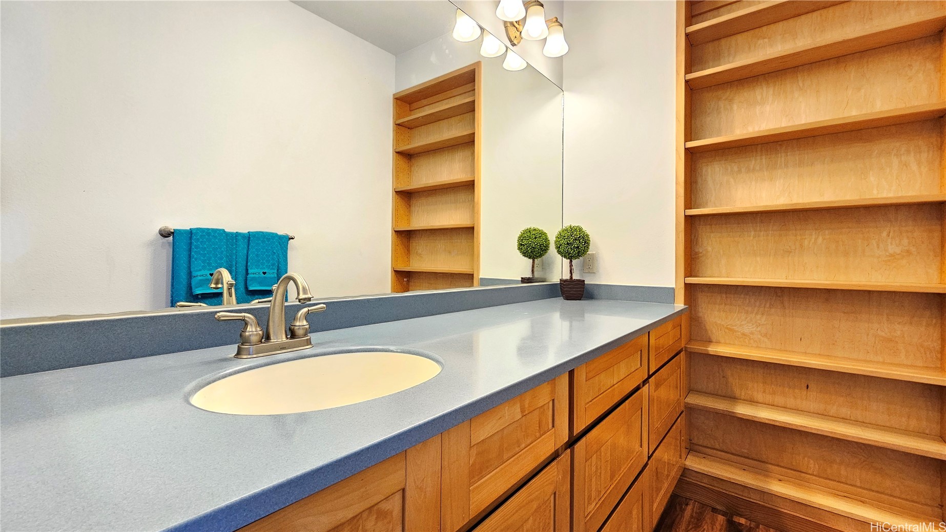 Honolulu, Hawaii, 96821, United States, 2 Bedrooms Bedrooms, ,3 BathroomsBathrooms,Residential,For Sale,1838475