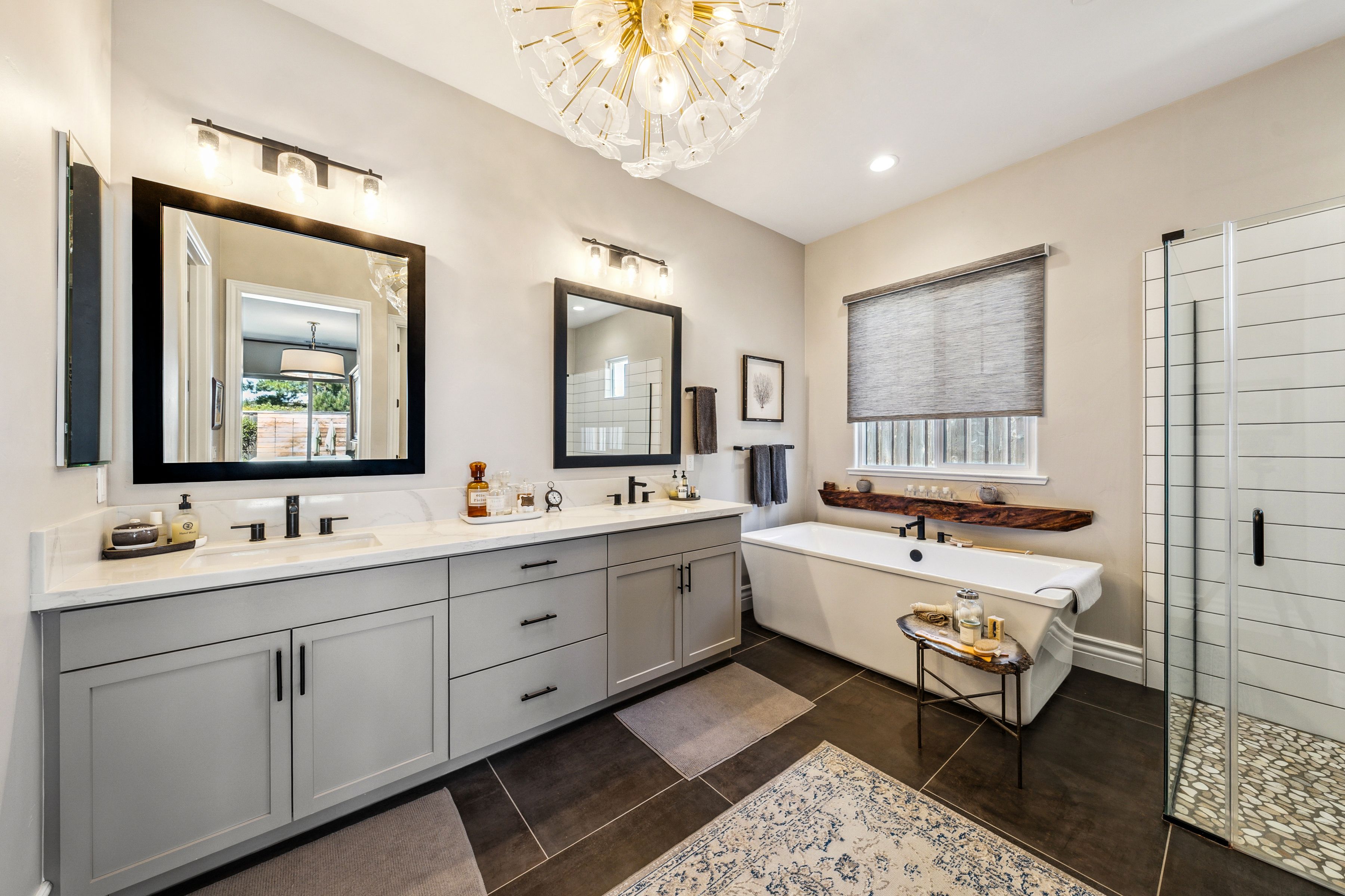  3007 Bluffs Drive - 物件實景