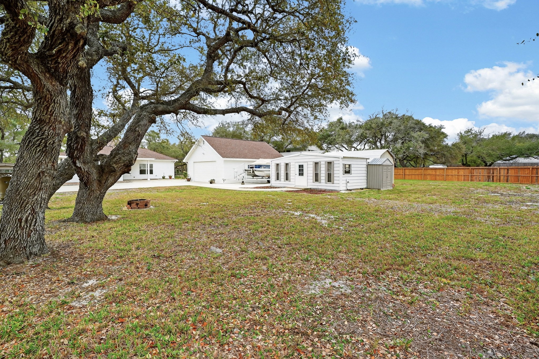  Coastal Retreat on Half an Acre - 物件實景