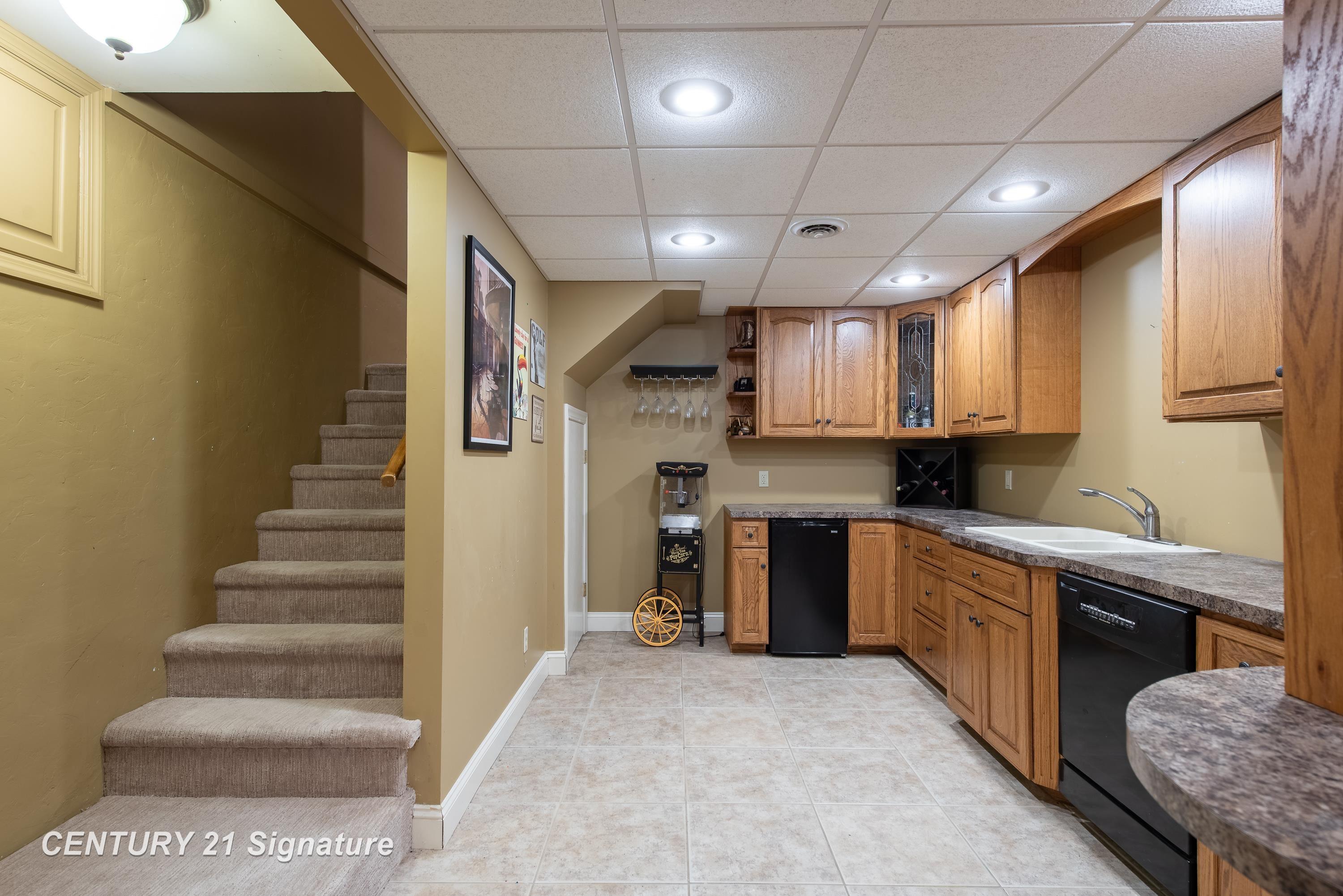 Midland, Michigan, 48642, United States, 5 Bedrooms Bedrooms, ,6 BathroomsBathrooms,Residential,For Sale,1977241