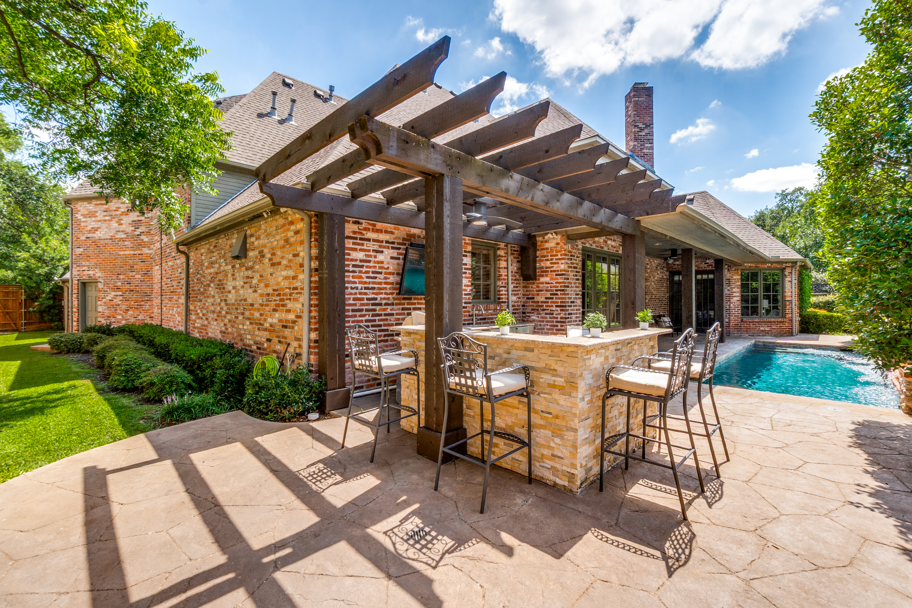  Updated European Transitional in the heart of Preston Hollow - 物件實景