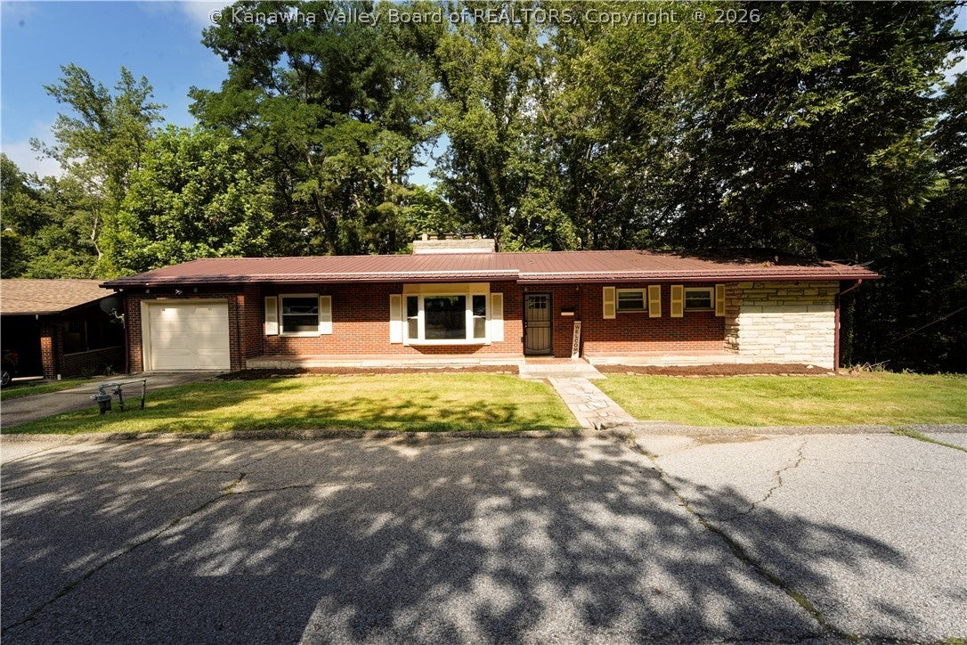 Old Point Rd, Saint Albans, WV 25177