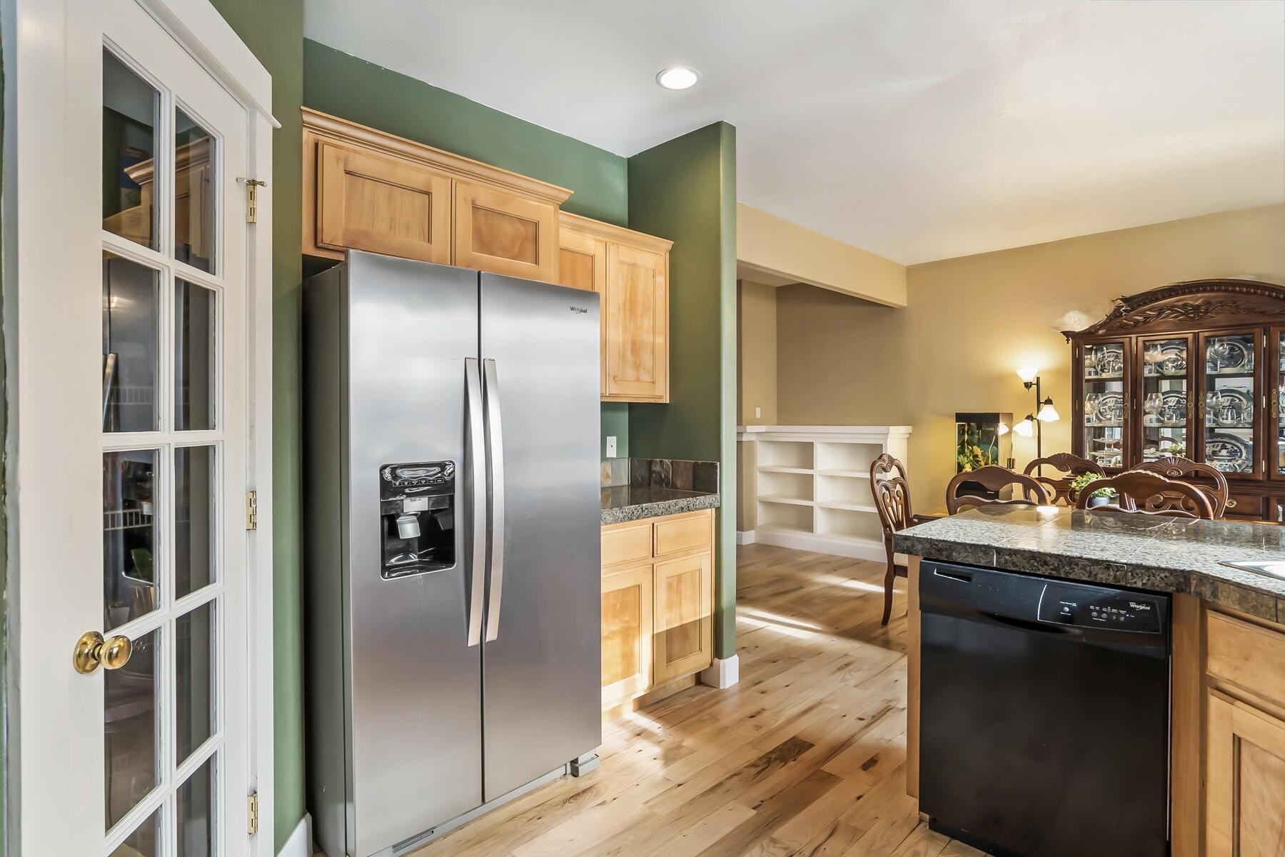 Bend, Oregon, 97702, United States, 4 Bedrooms Bedrooms, ,4 BathroomsBathrooms,Residential,For Sale,1992804