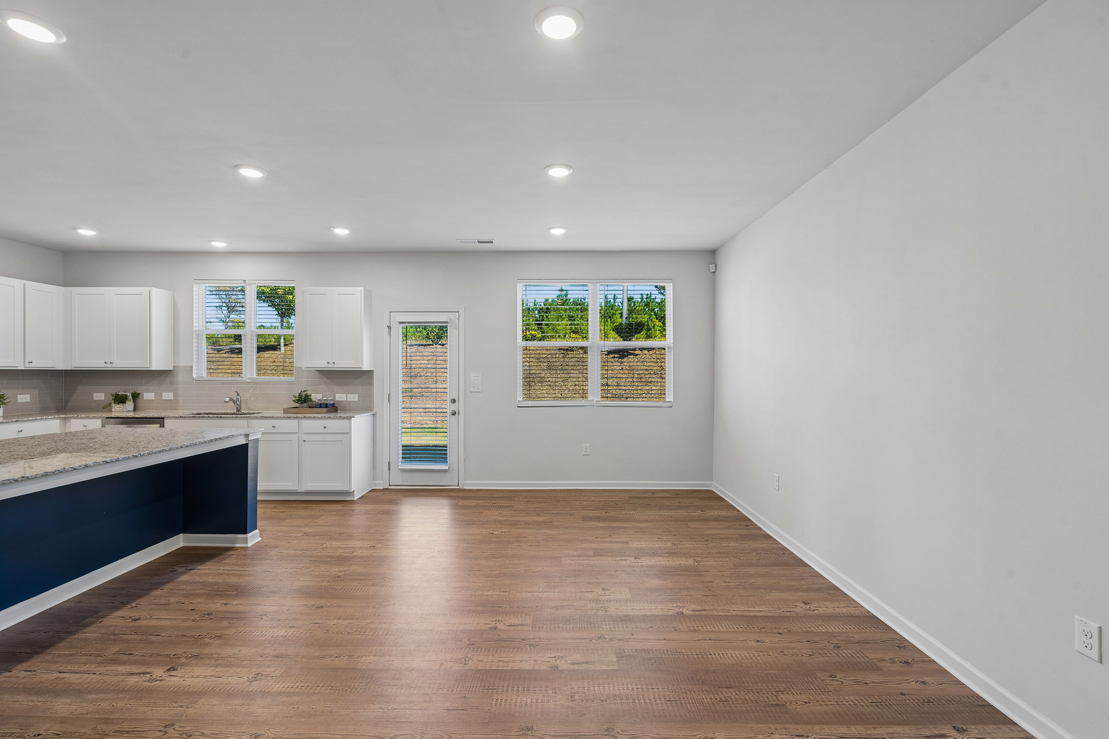  Spacious Living and Upgraded Finishes at Logan Point - 物件實景