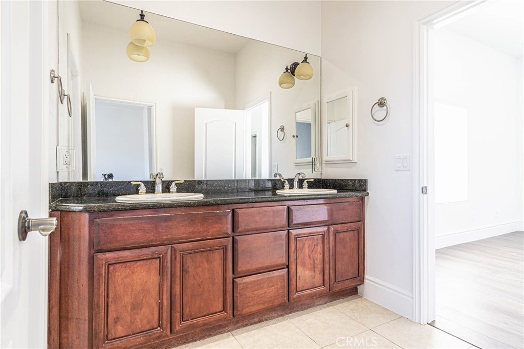 Apple Valley, California, 92307, United States, 5 Bedrooms Bedrooms, ,5 BathroomsBathrooms,Residential,For Sale,2025111