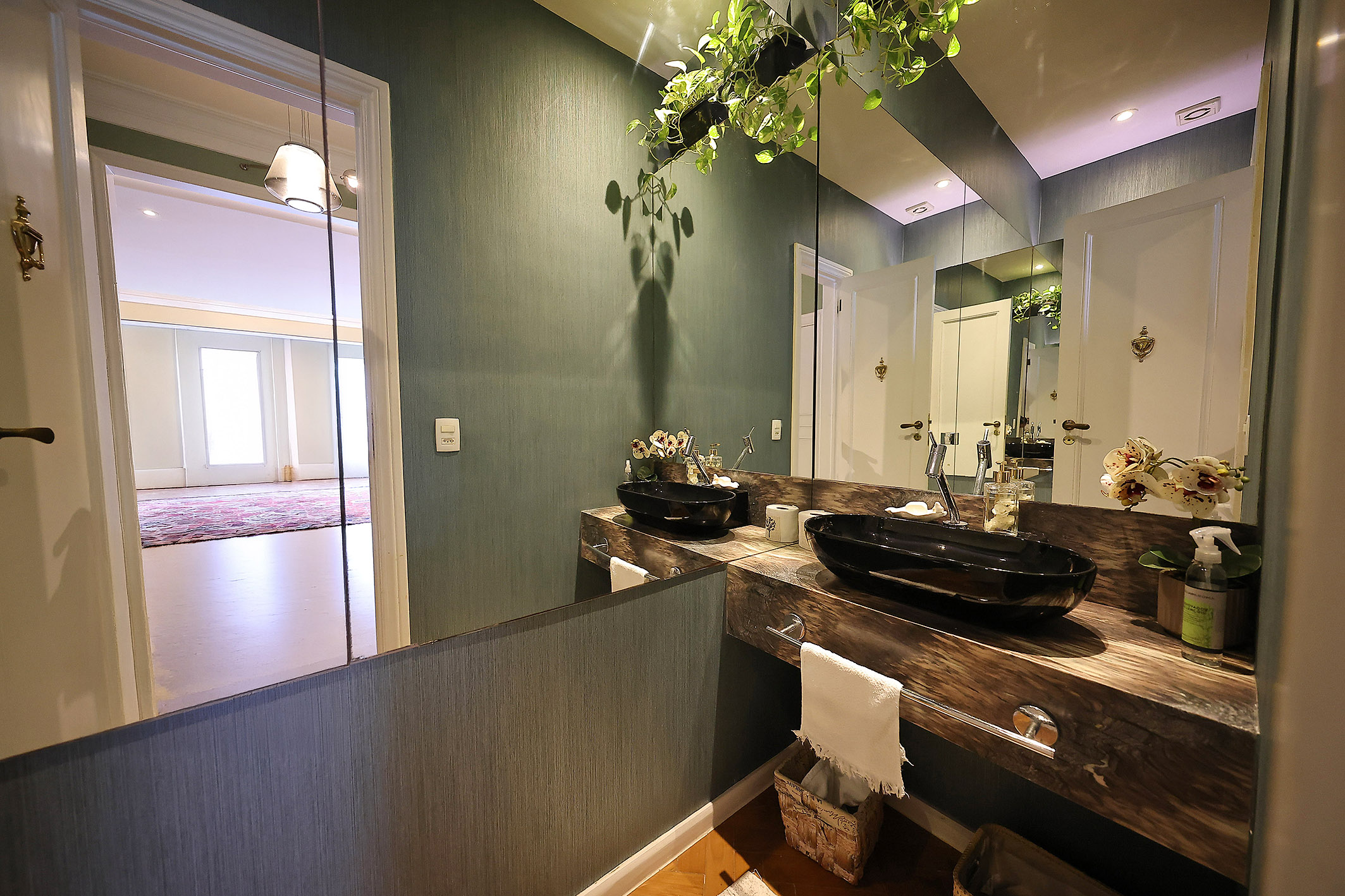  Apartment with Treetop Views on Praça Eugênio Jardim - 物件實景