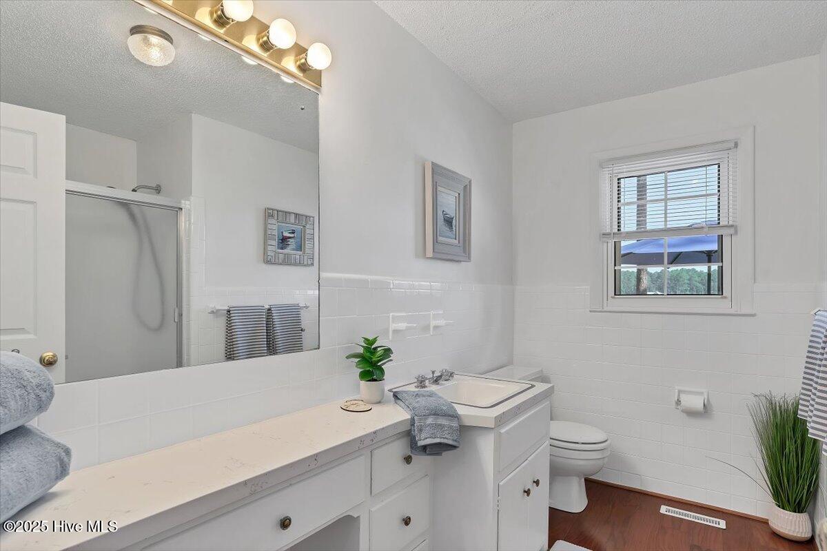 Whispering Pines, North Carolina, 28327, United States, 2 Bedrooms Bedrooms, ,2 BathroomsBathrooms,Residential,For Sale,1997179