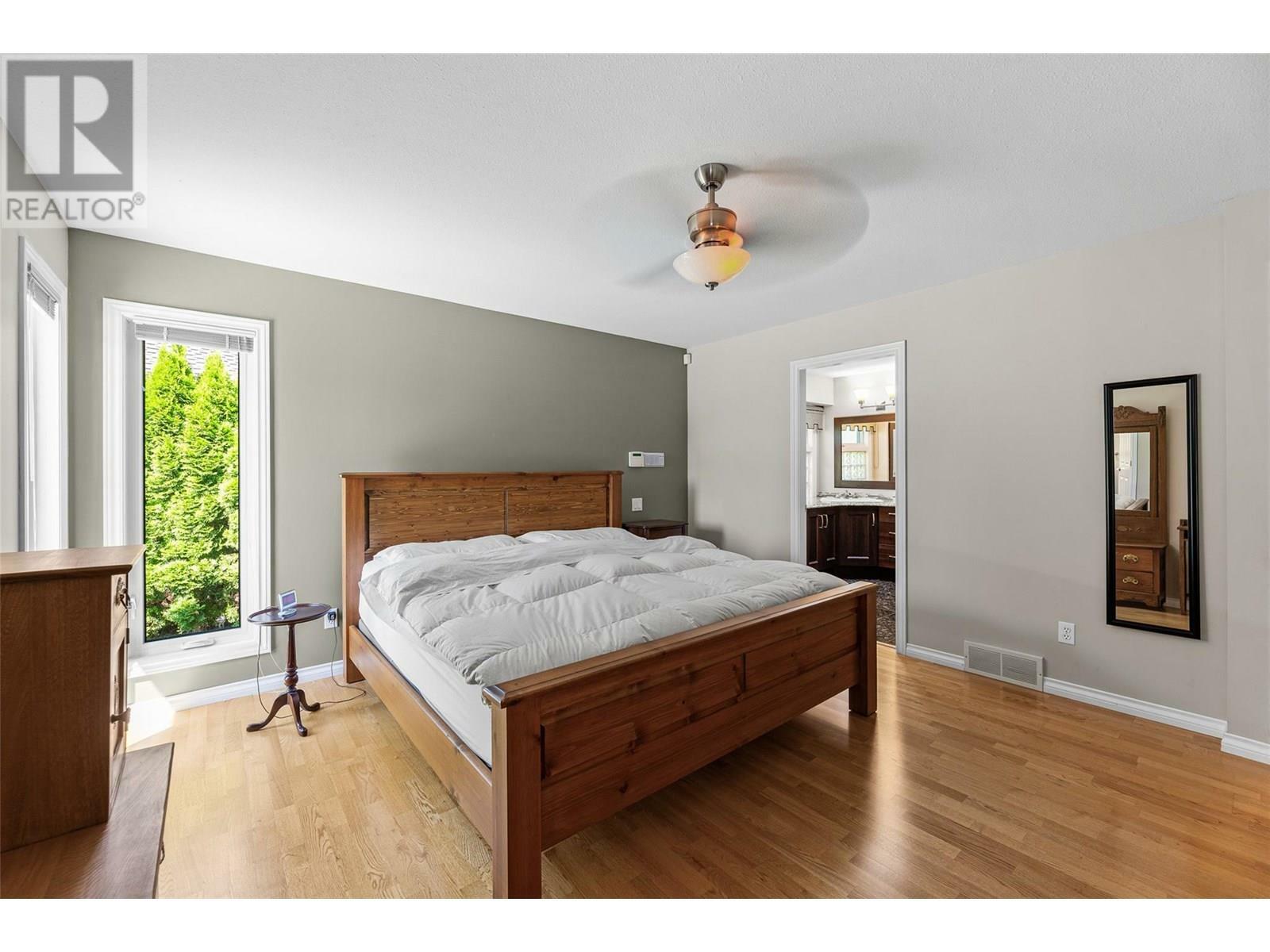 KELOWNA, British Columbia, V1V 1W2, CA, 4 Bedrooms Bedrooms, ,3 BathroomsBathrooms,Residential,For Sale,1882323