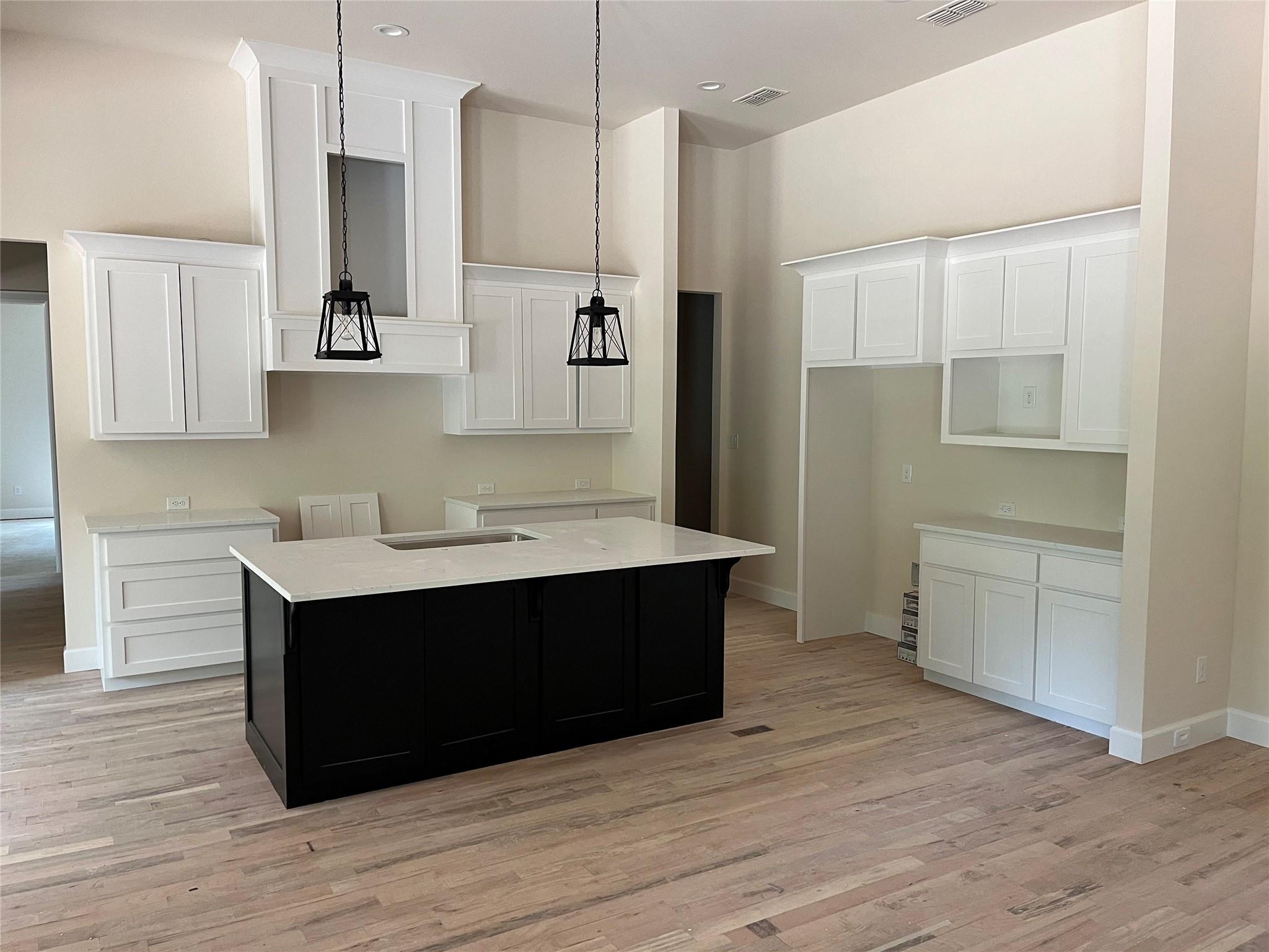 Mineola, Texas, 75773, United States, 4 Bedrooms Bedrooms, ,4 BathroomsBathrooms,Residential,For Sale,1981031